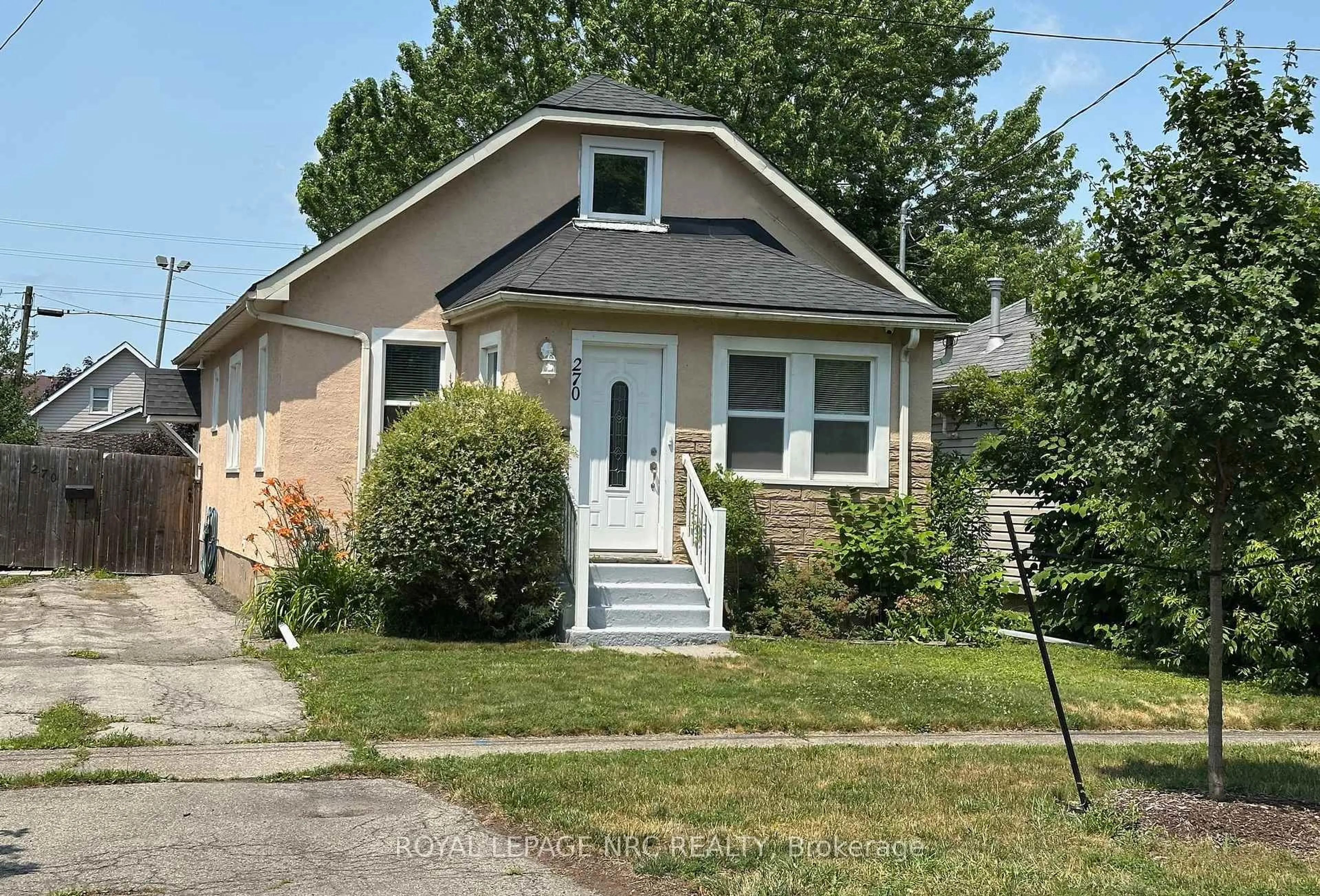 Home with vinyl exterior material, street for 270 Beatrice St, Welland Ontario L3B 2Z7