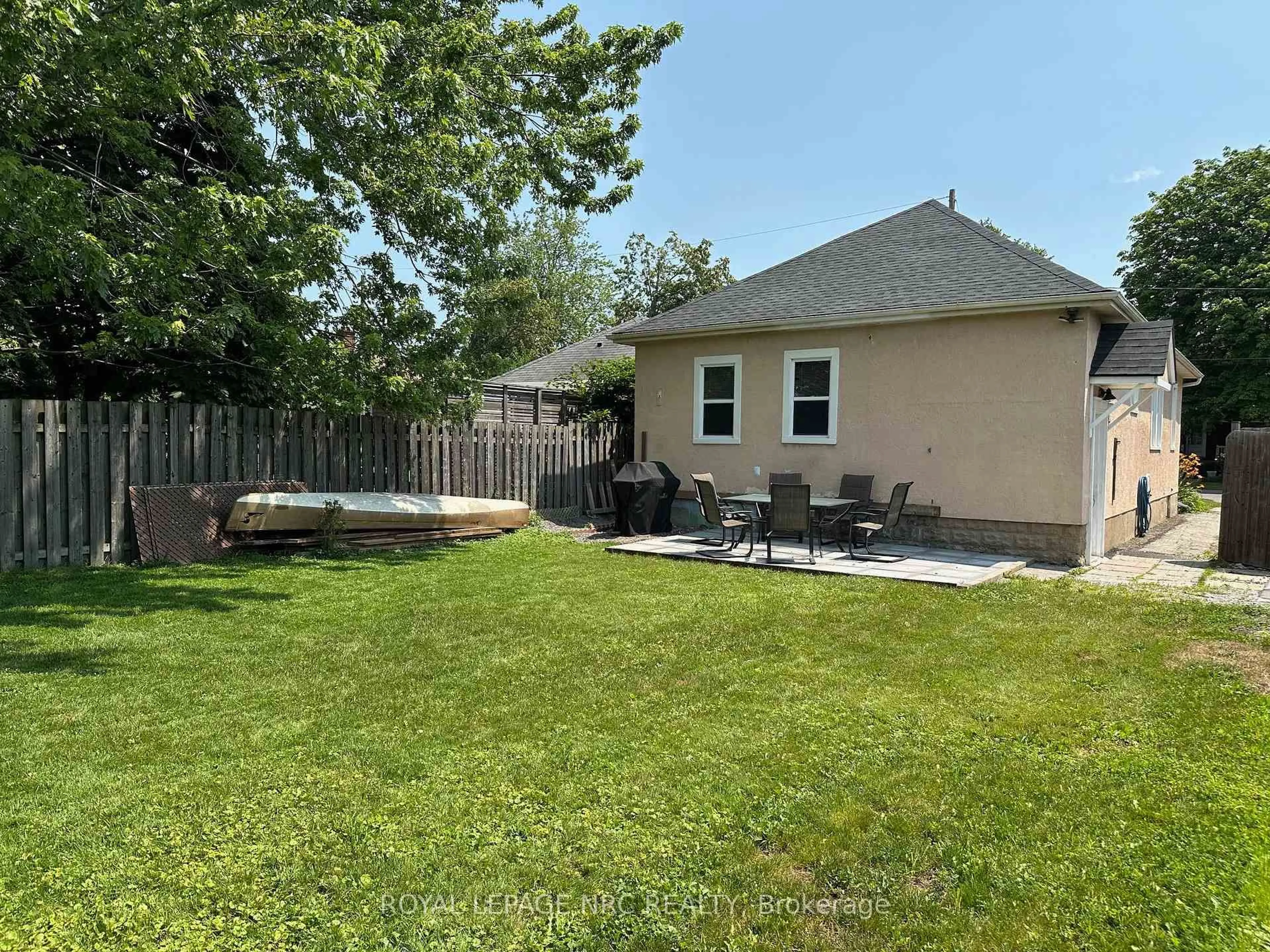 Patio, street for 270 Beatrice St, Welland Ontario L3B 2Z7