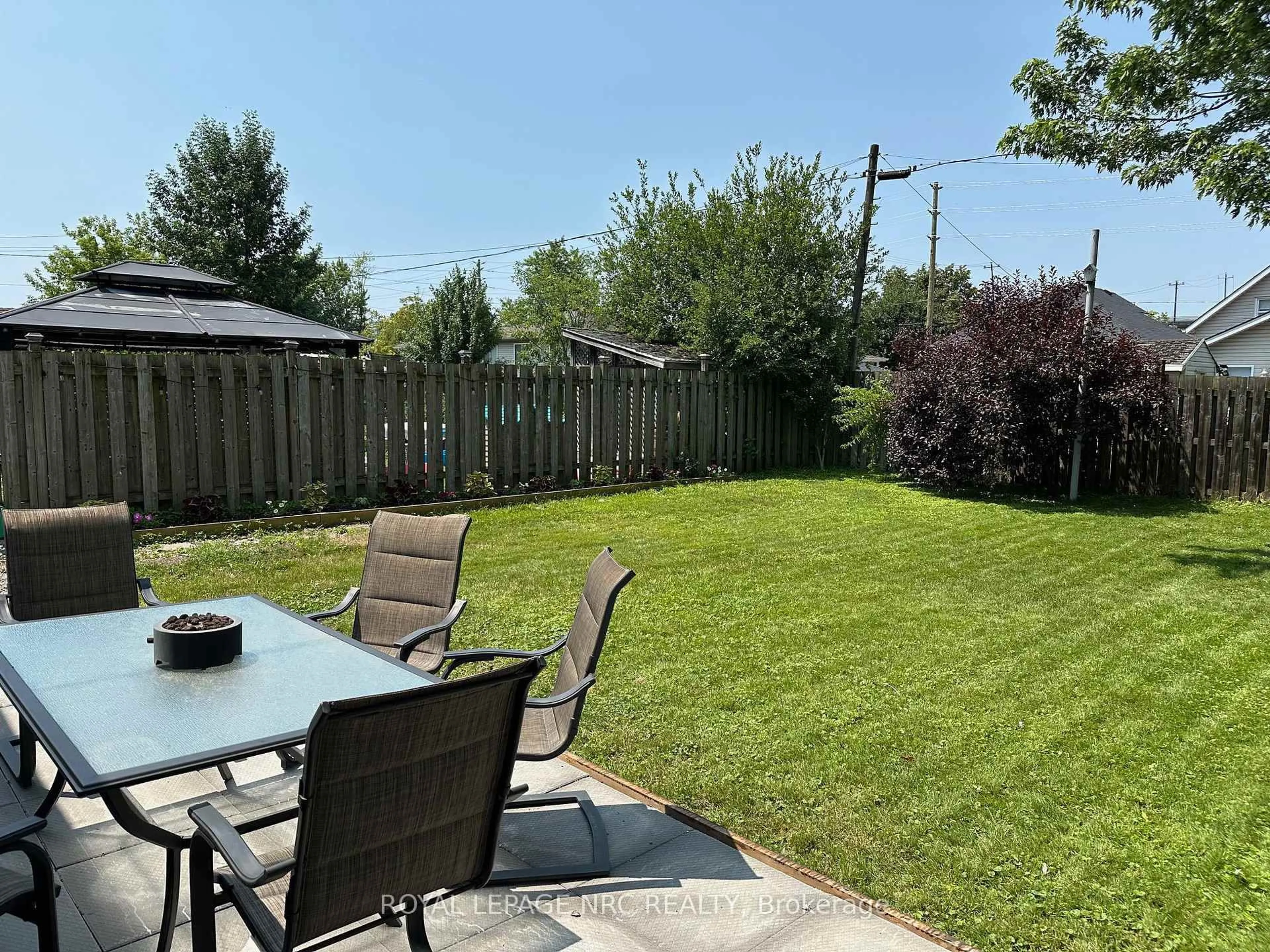 Patio, unknown for 270 Beatrice St, Welland Ontario L3B 2Z7