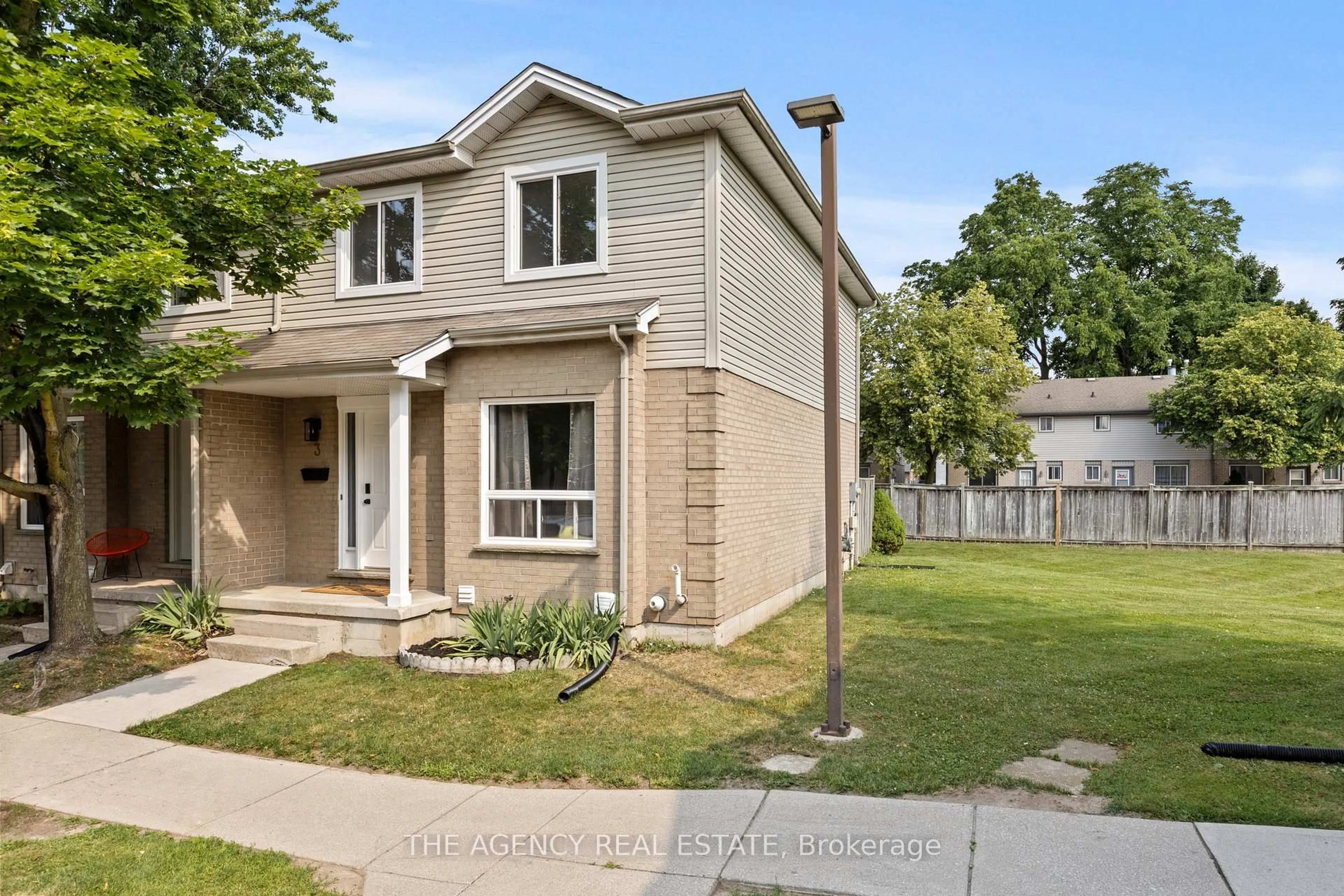 Unknown for 484 Third St #3, London East Ontario N5V 2B9