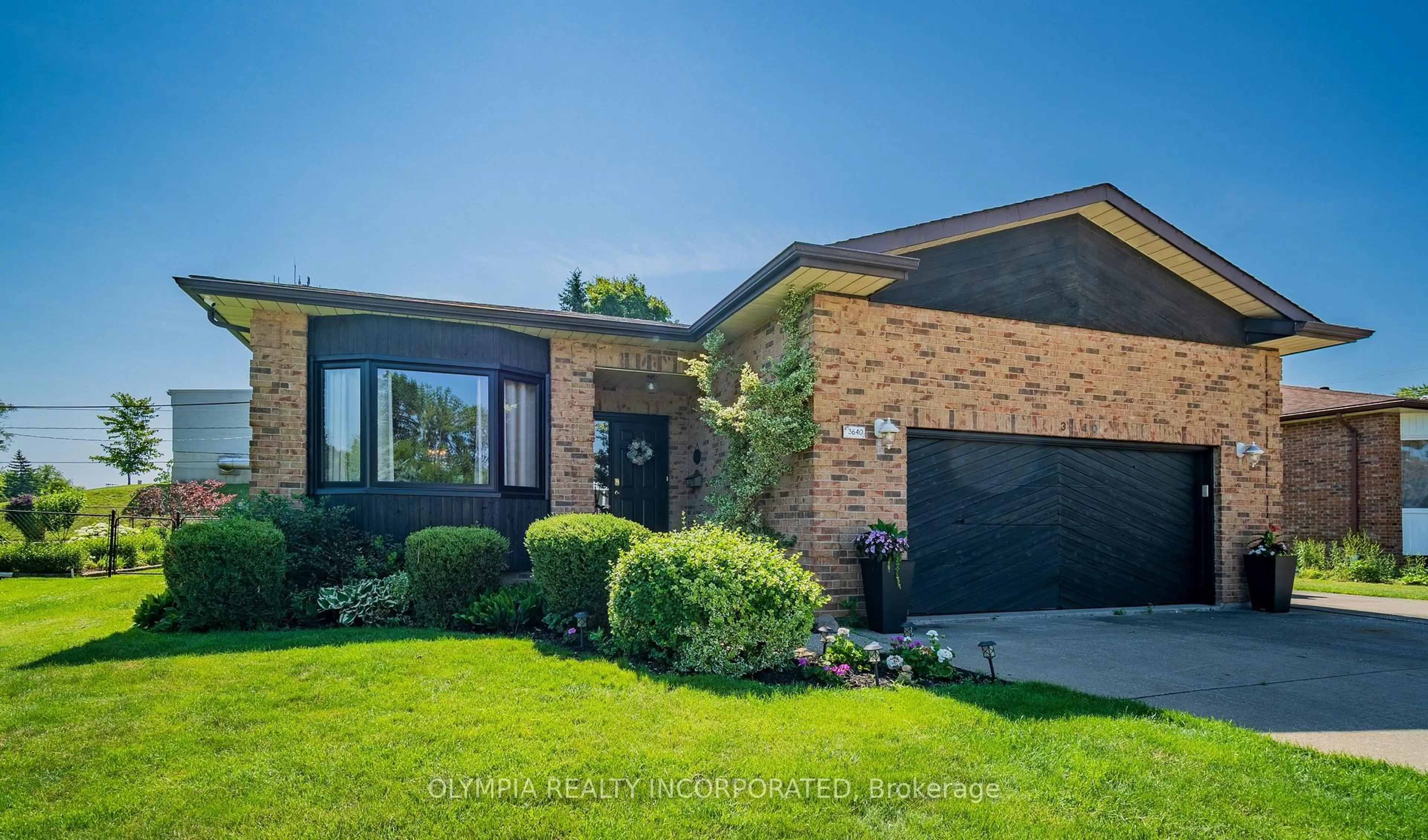 Home with brick exterior material, street for 3640 Rapids View Dr, Niagara Falls Ontario L2G 6C4