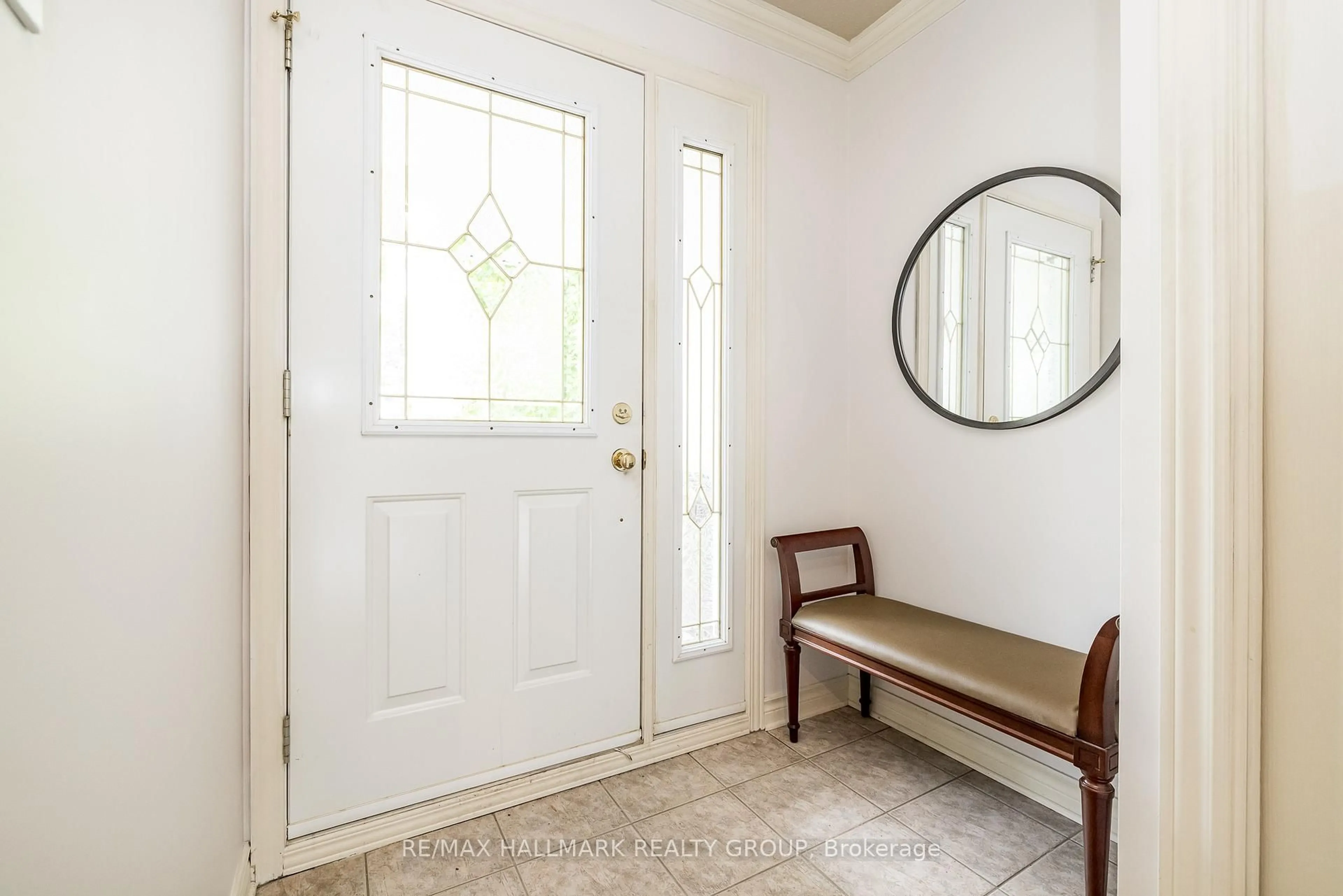 Indoor entryway for 12 Ancona Cres, Ottawa Ontario K2G 0N8