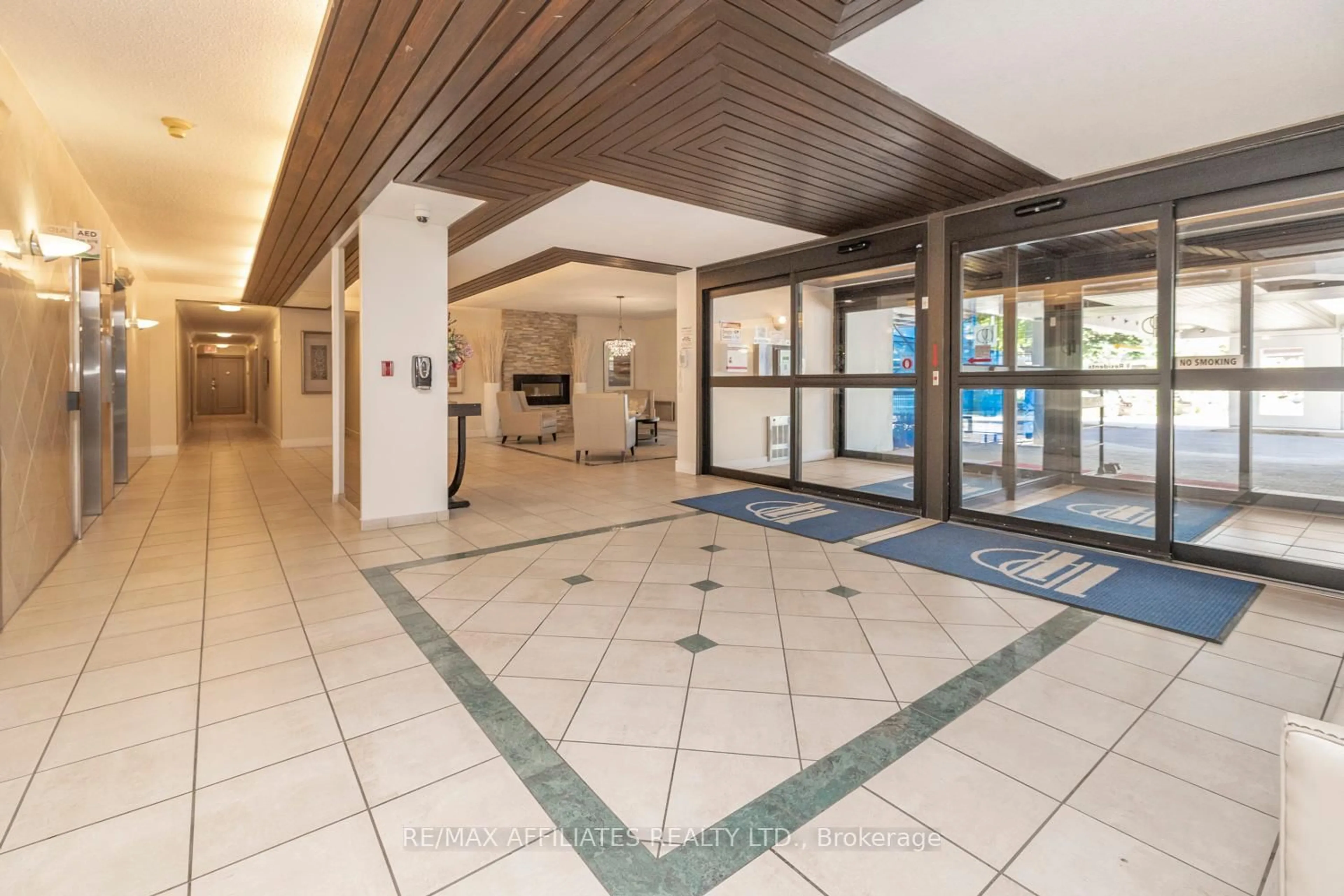 Indoor foyer for 1025 RICHMOND RD  #2305 Rd, Ottawa Ontario K2B 8G8