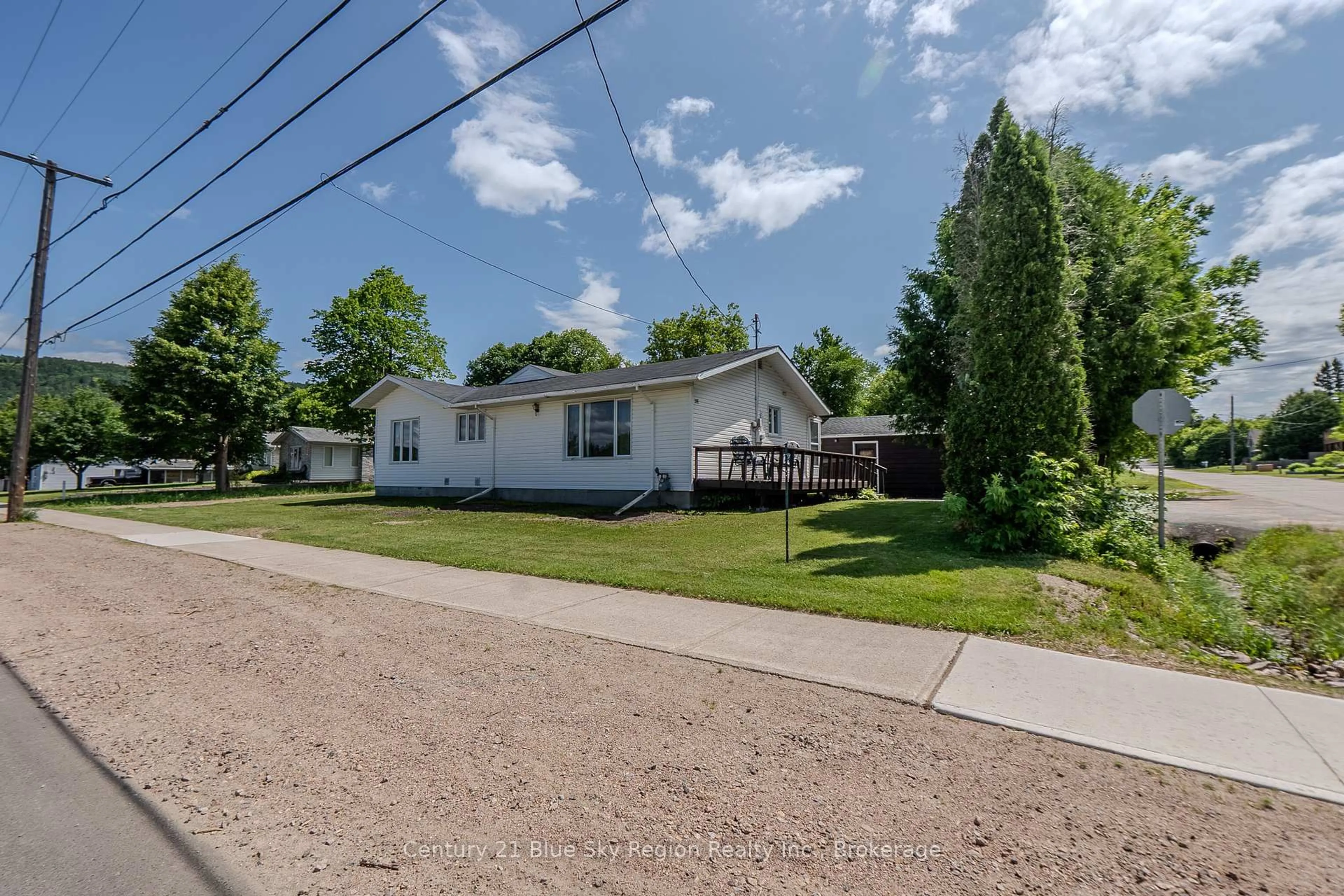 A pic from outside/outdoor area/front of a property/back of a property/a pic from drone, street for 391 Mattawan St, Mattawa Ontario P0H 1V0