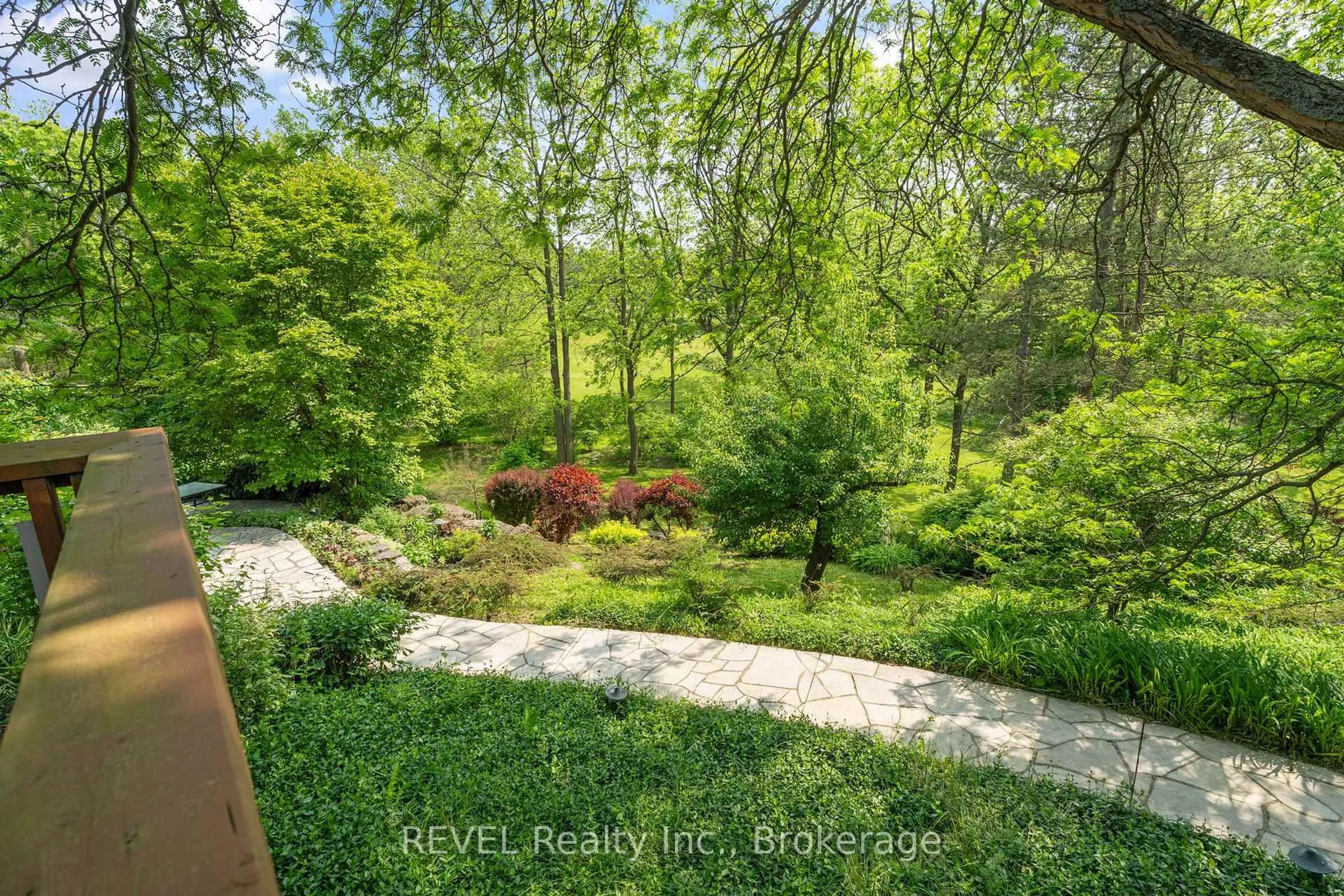 A pic from outside/outdoor area/front of a property/back of a property/a pic from drone, forest/trees view for 2721 Decew Rd, Thorold Ontario L2R 6P7