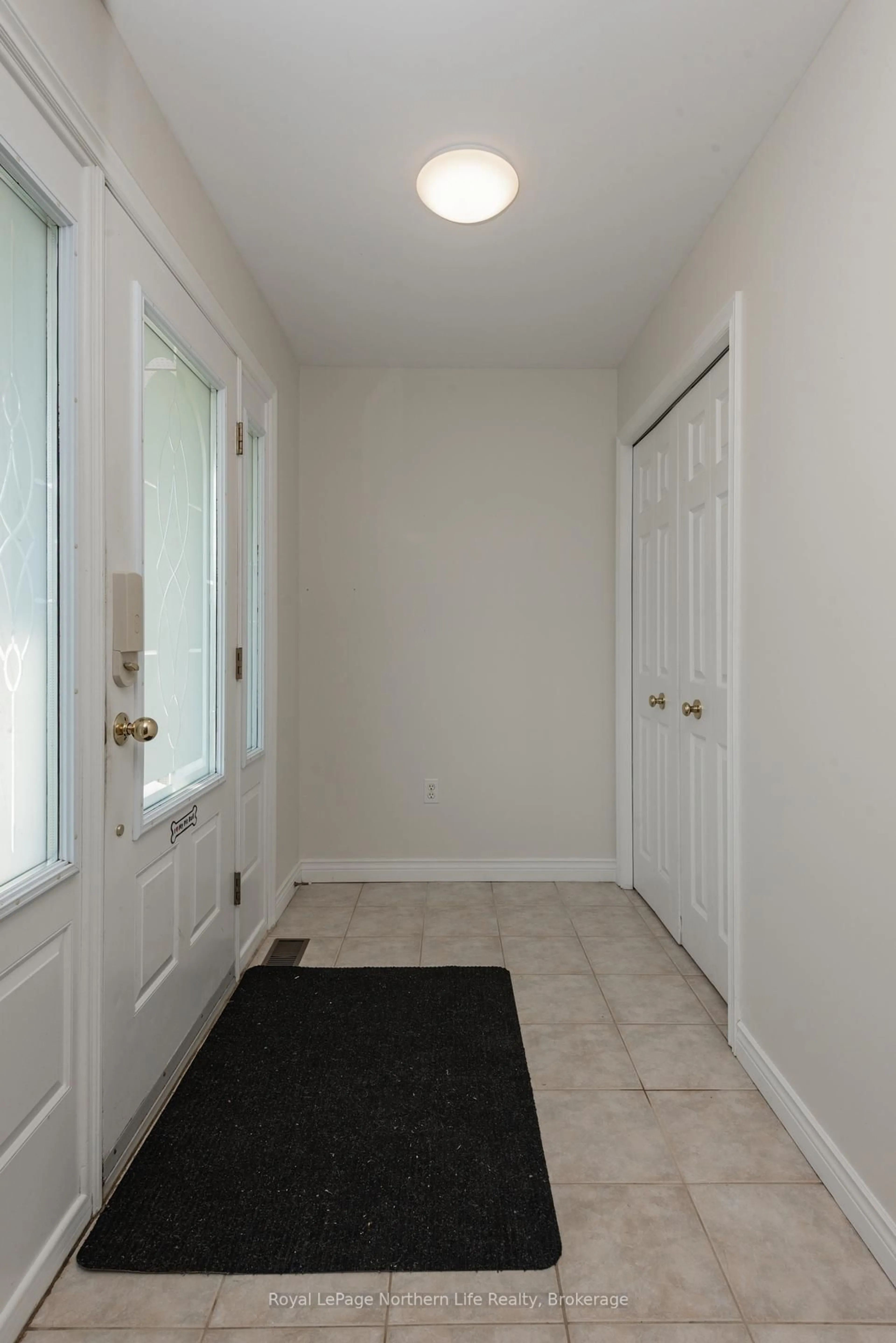 Indoor entryway for 28 Mariah St, North Bay Ontario P1A 4L9