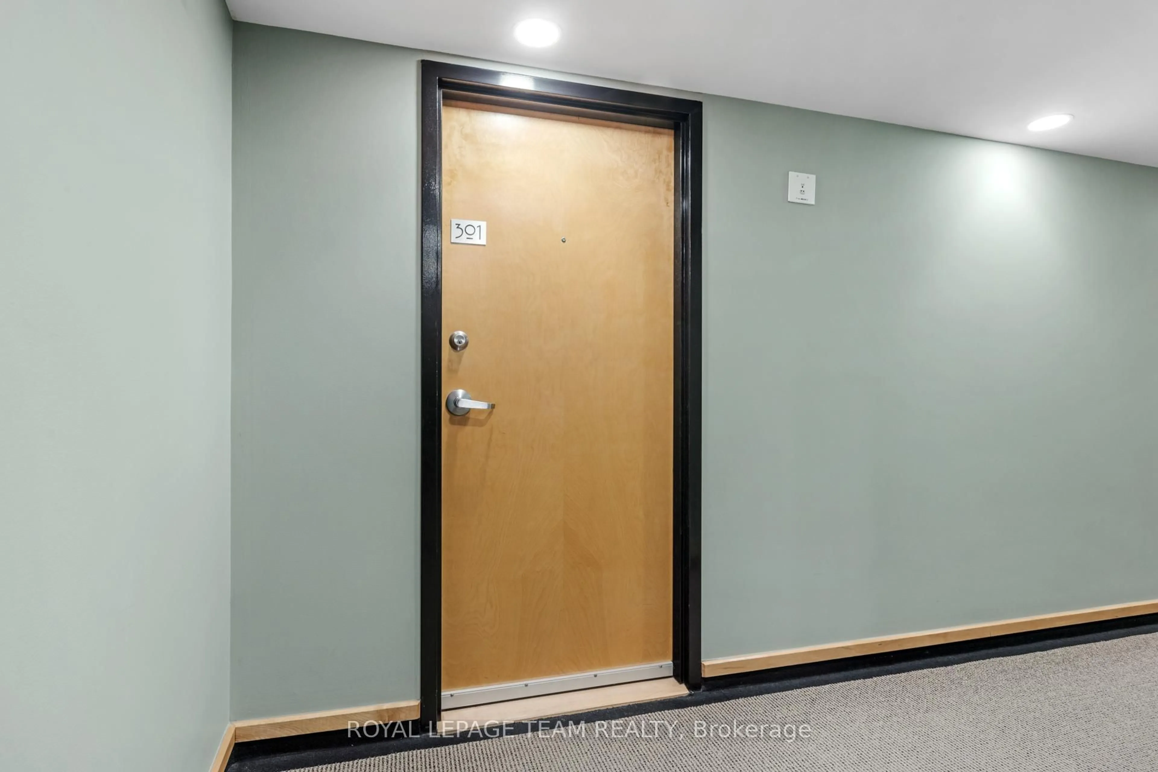 Indoor foyer for 29 Main St #301, Ottawa Ontario K1S 1B1
