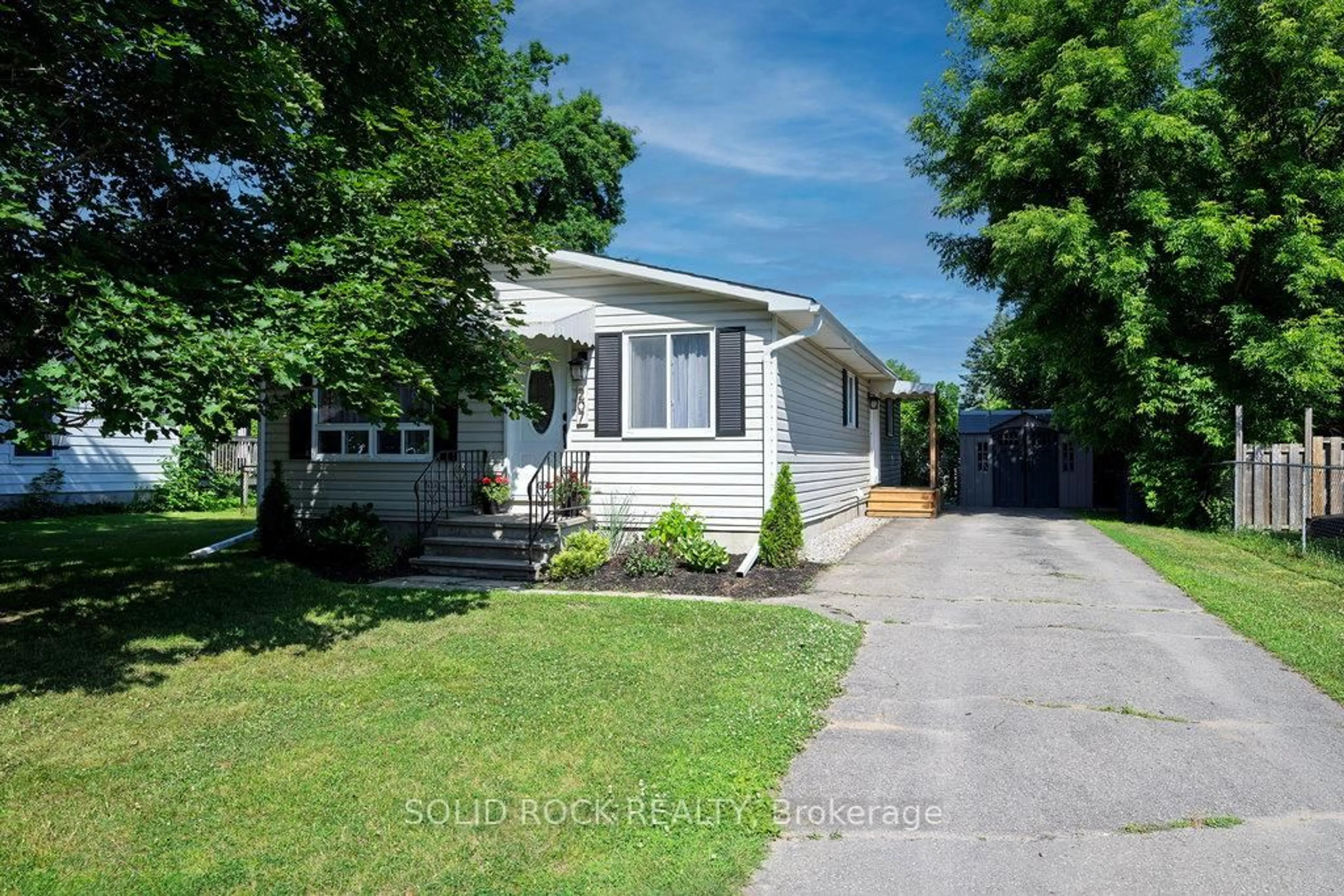 Home with vinyl exterior material, street for 207 George St, North Grenville Ontario K0G 1J0