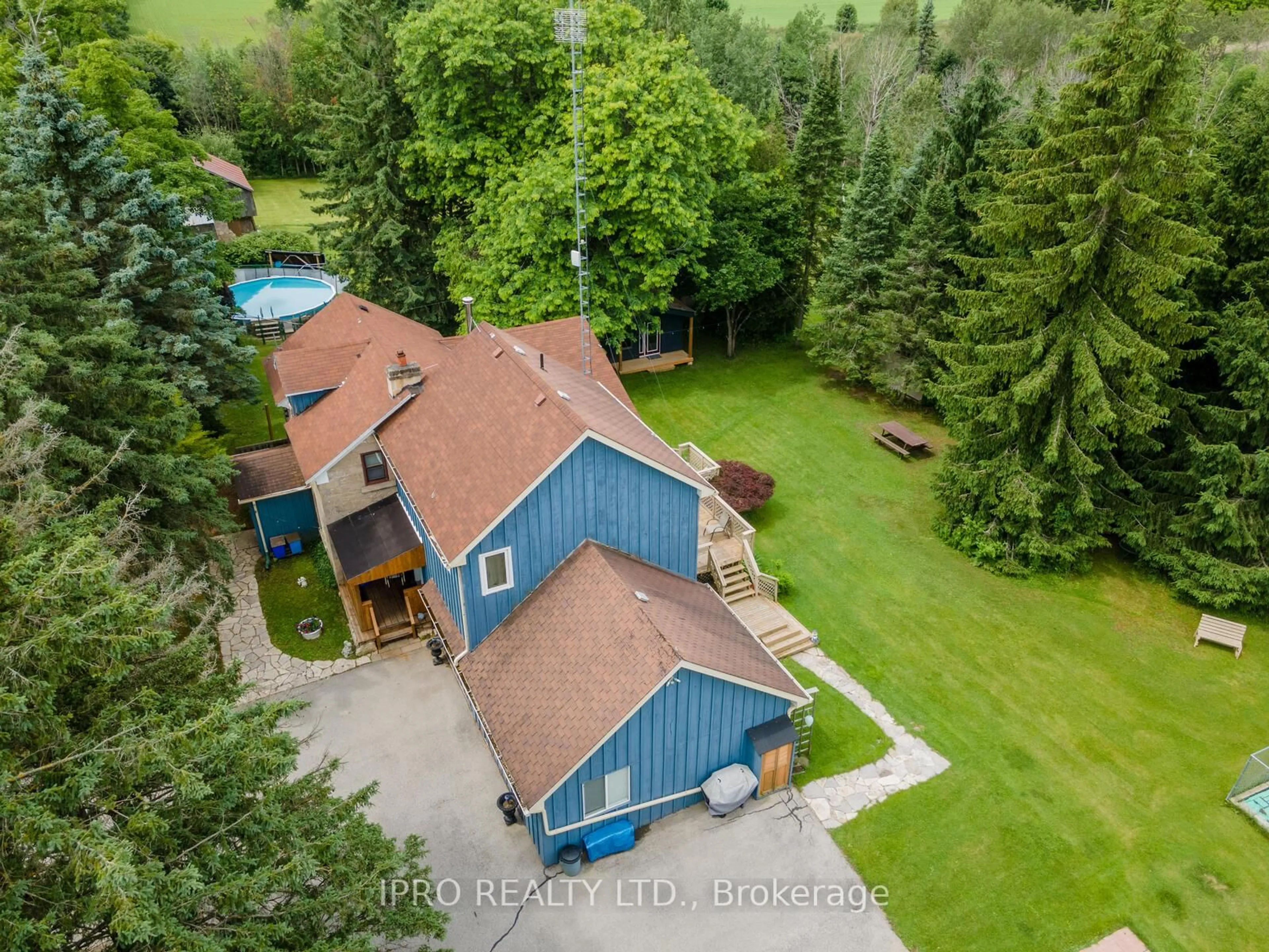 A pic from outside/outdoor area/front of a property/back of a property/a pic from drone, unknown for 9206 Sideroad 17 Rd, Erin Ontario N0B 1Z0
