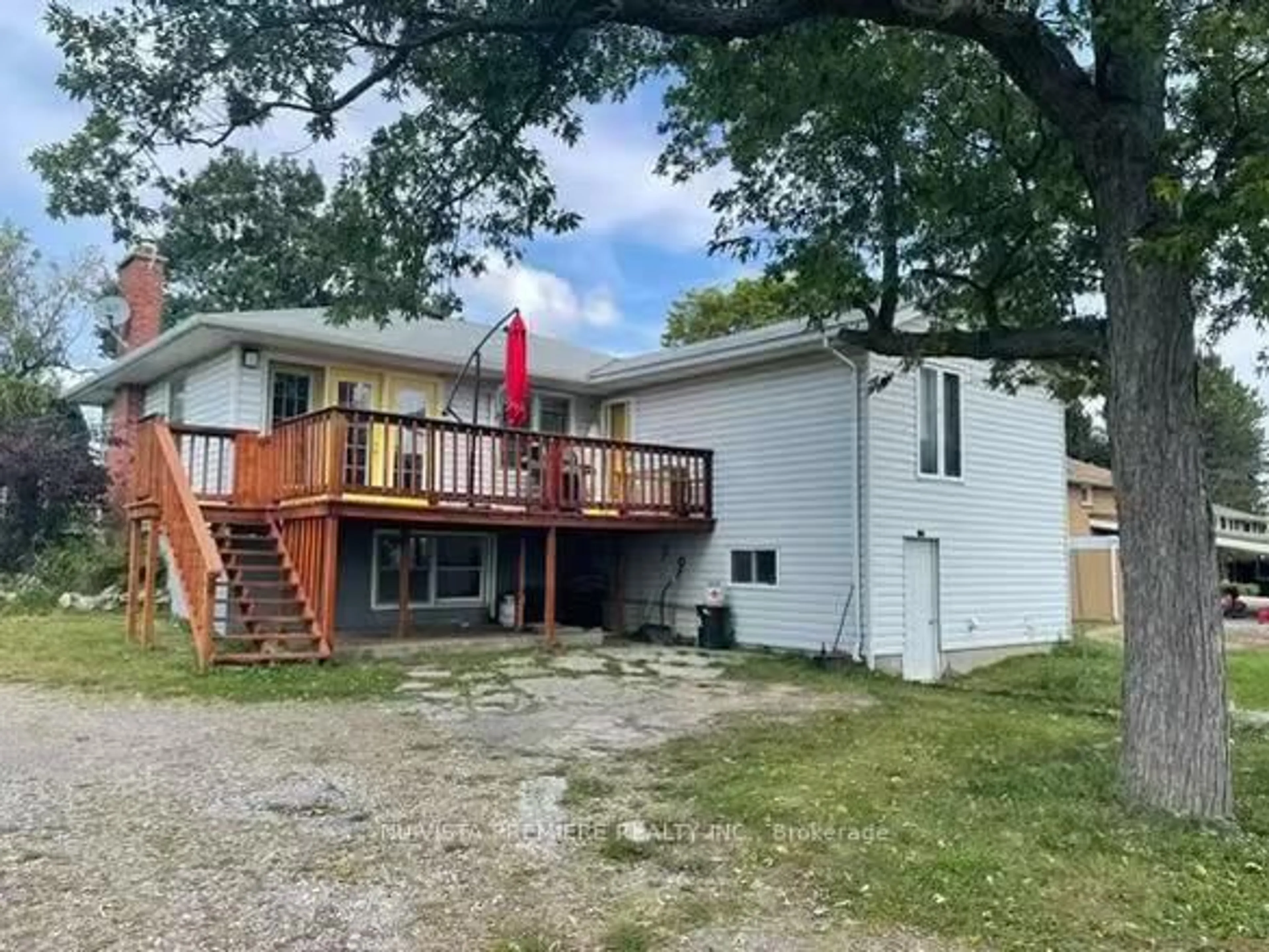 A pic from outside/outdoor area/front of a property/back of a property/a pic from drone, unknown for 2448 Wilson St, Hamilton Ontario L0R 1L0