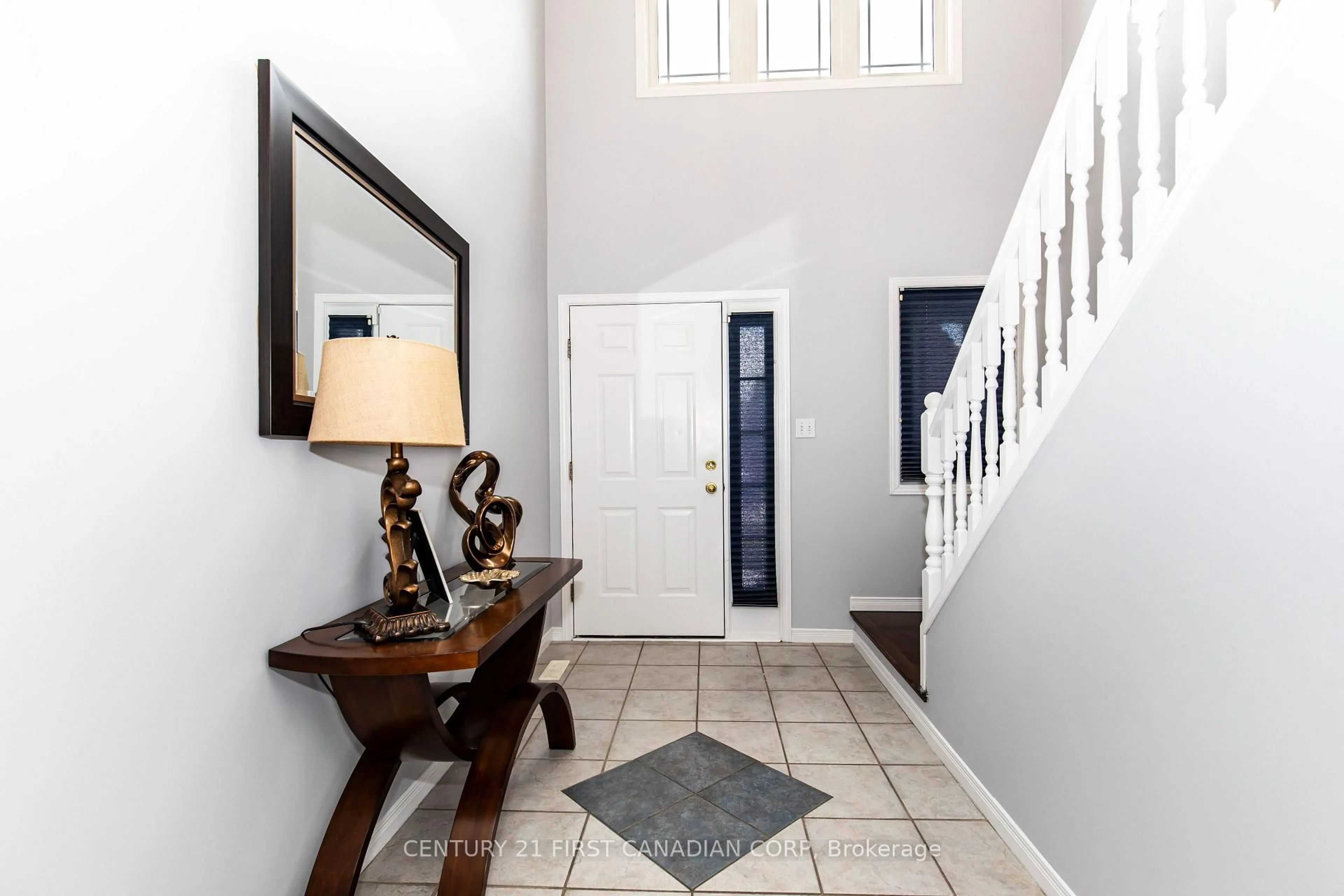 Indoor entryway for 570 Cuthbert Circ, London South Ontario N6M 1K6