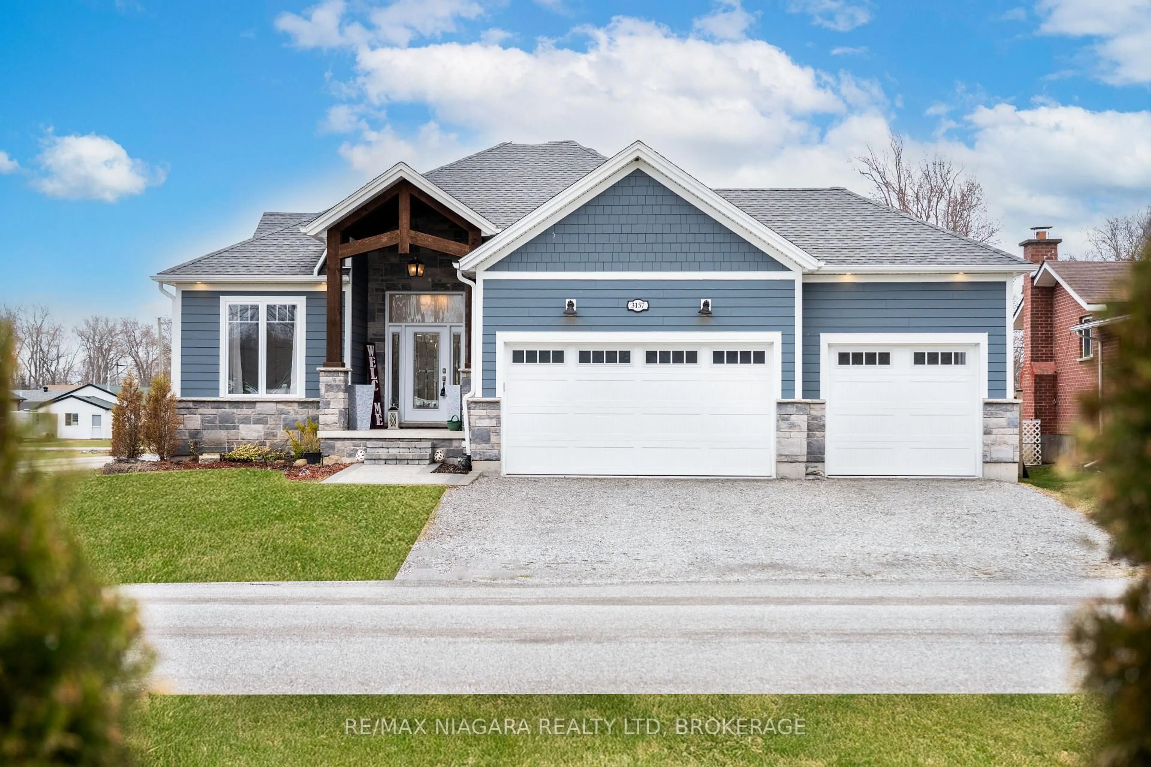 Home with vinyl exterior material, street for 3157 Bethune Ave, Fort Erie Ontario L0S 1N0
