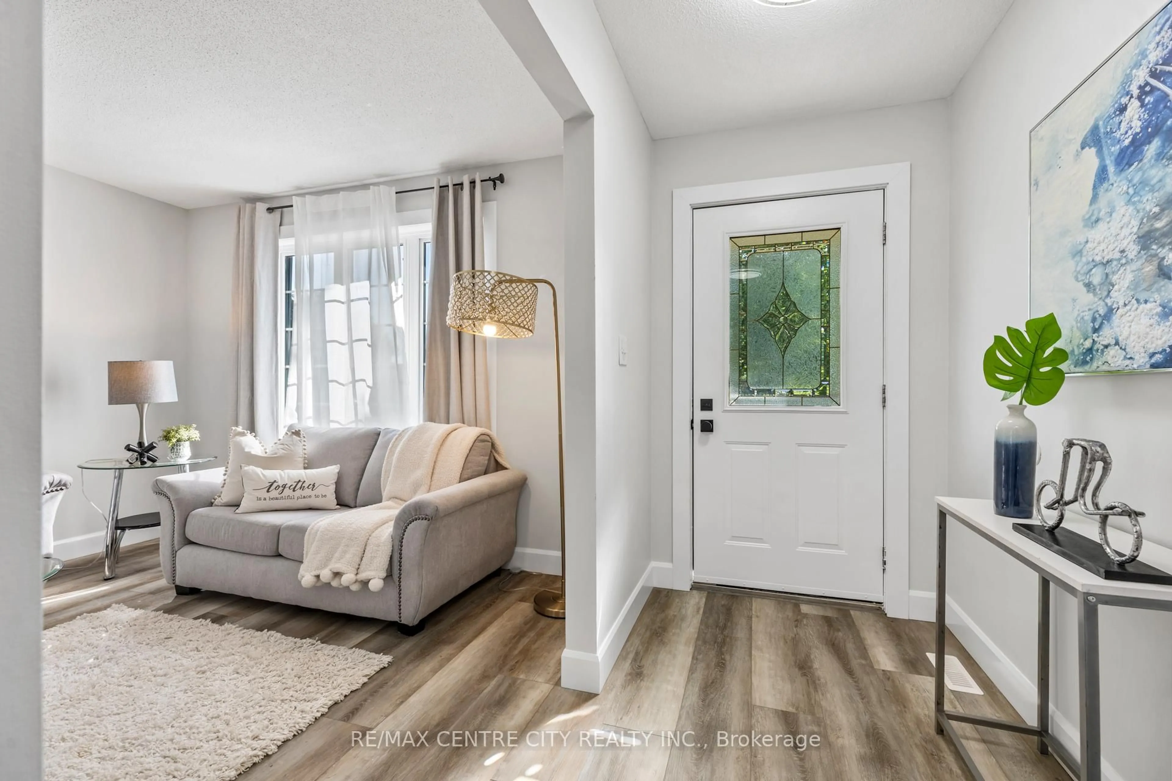 Indoor entryway for 214 Portsmouth Cres, London East Ontario N5V 4C9