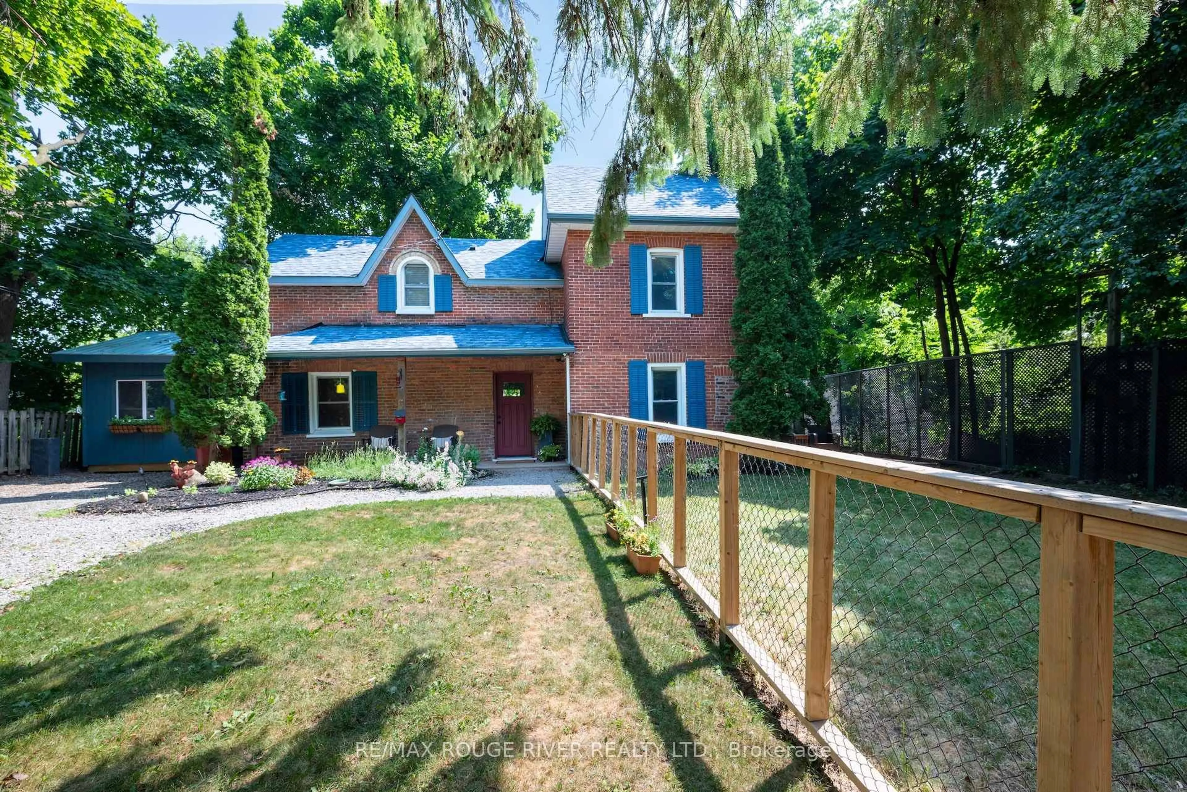 A pic from outside/outdoor area/front of a property/back of a property/a pic from drone, unknown for 469 Hopkins Ave, Peterborough Central Ontario K9H 2R9