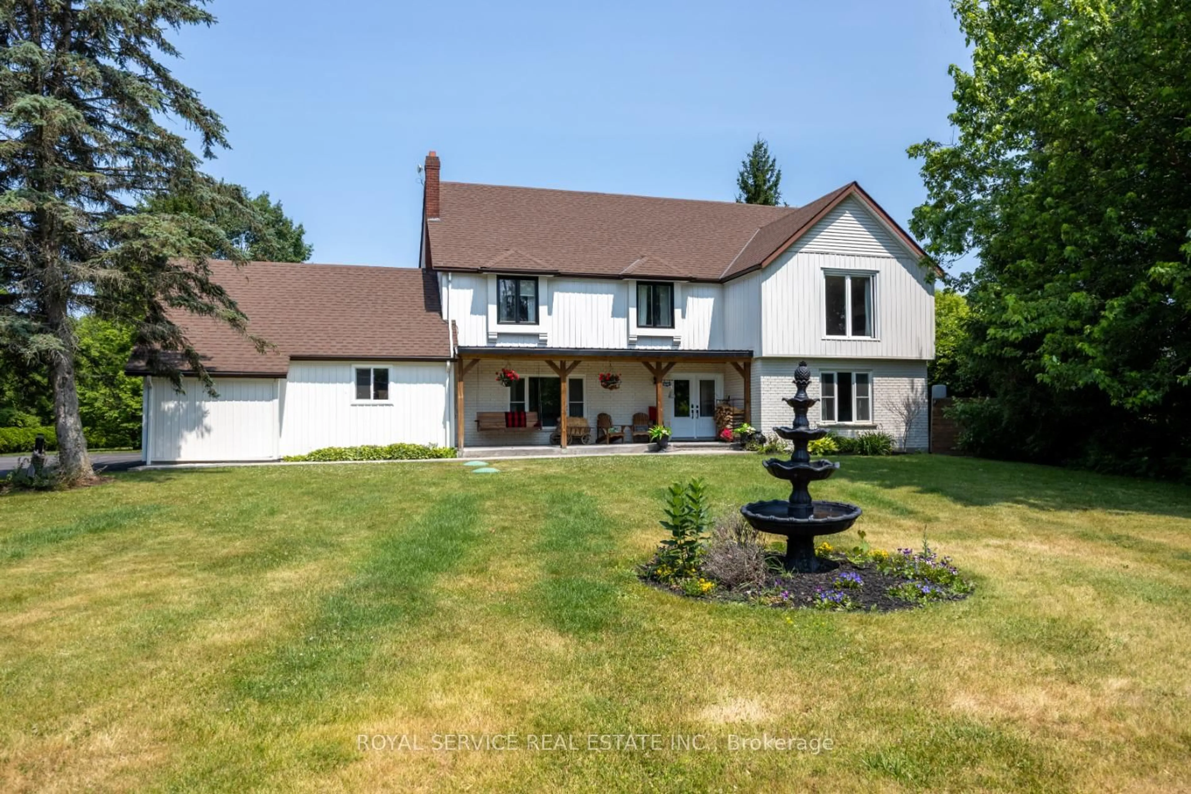 A pic from outside/outdoor area/front of a property/back of a property/a pic from drone, unknown for 7166 Dale Rd, Hamilton Township Ontario L1A 3V6