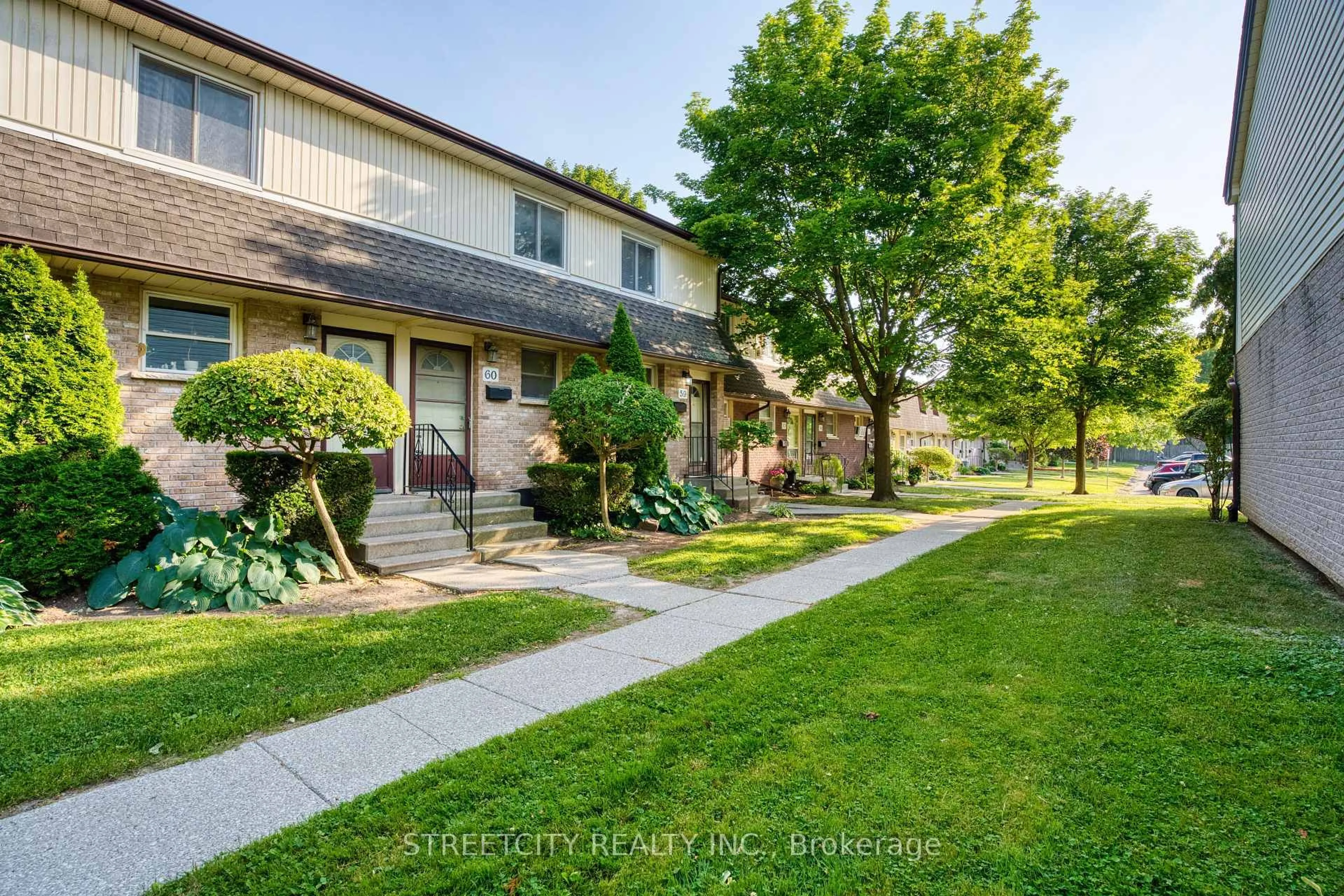A pic from outside/outdoor area/front of a property/back of a property/a pic from drone, street for 1919 Trafalgar St #59, London East Ontario N5V 1A1