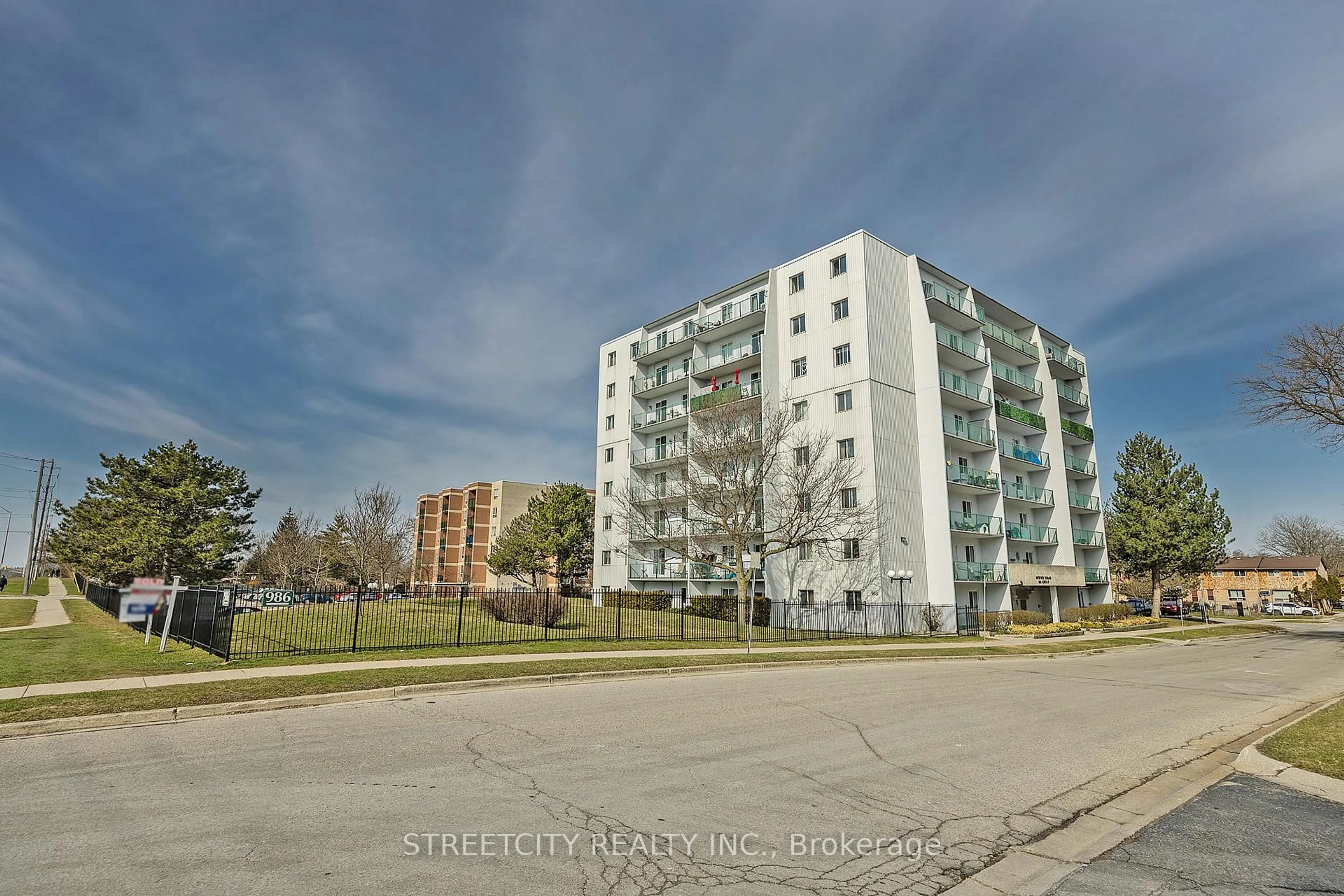 Unknown for 986 Huron St #701, London East Ontario N5Y 5E4
