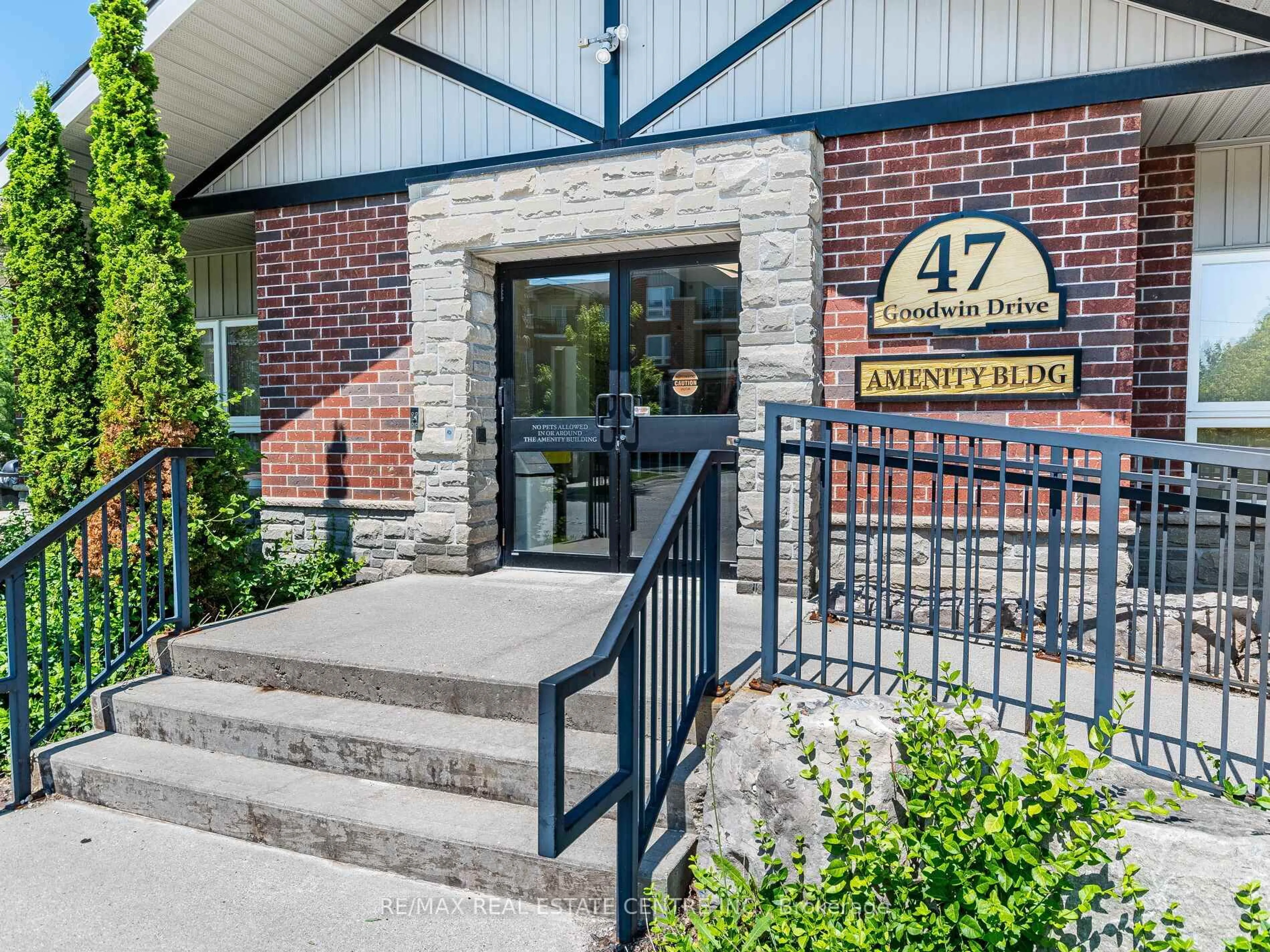 Indoor foyer for 41 Goodwin Dr #109, Guelph Ontario N1L 0E7