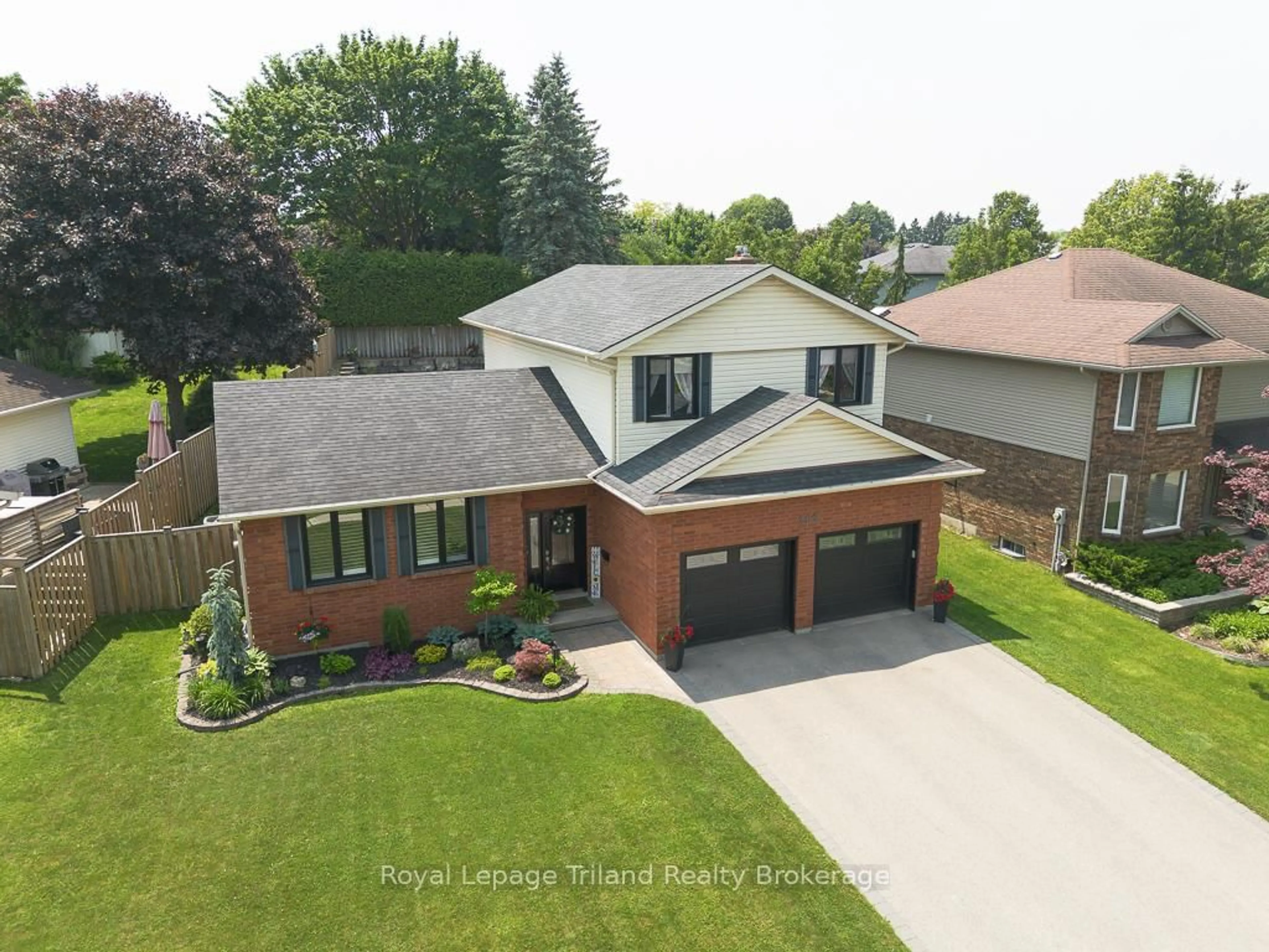 Home with brick exterior material, street for 262 Alder Rd, Ingersoll Ontario N5C 3Z2