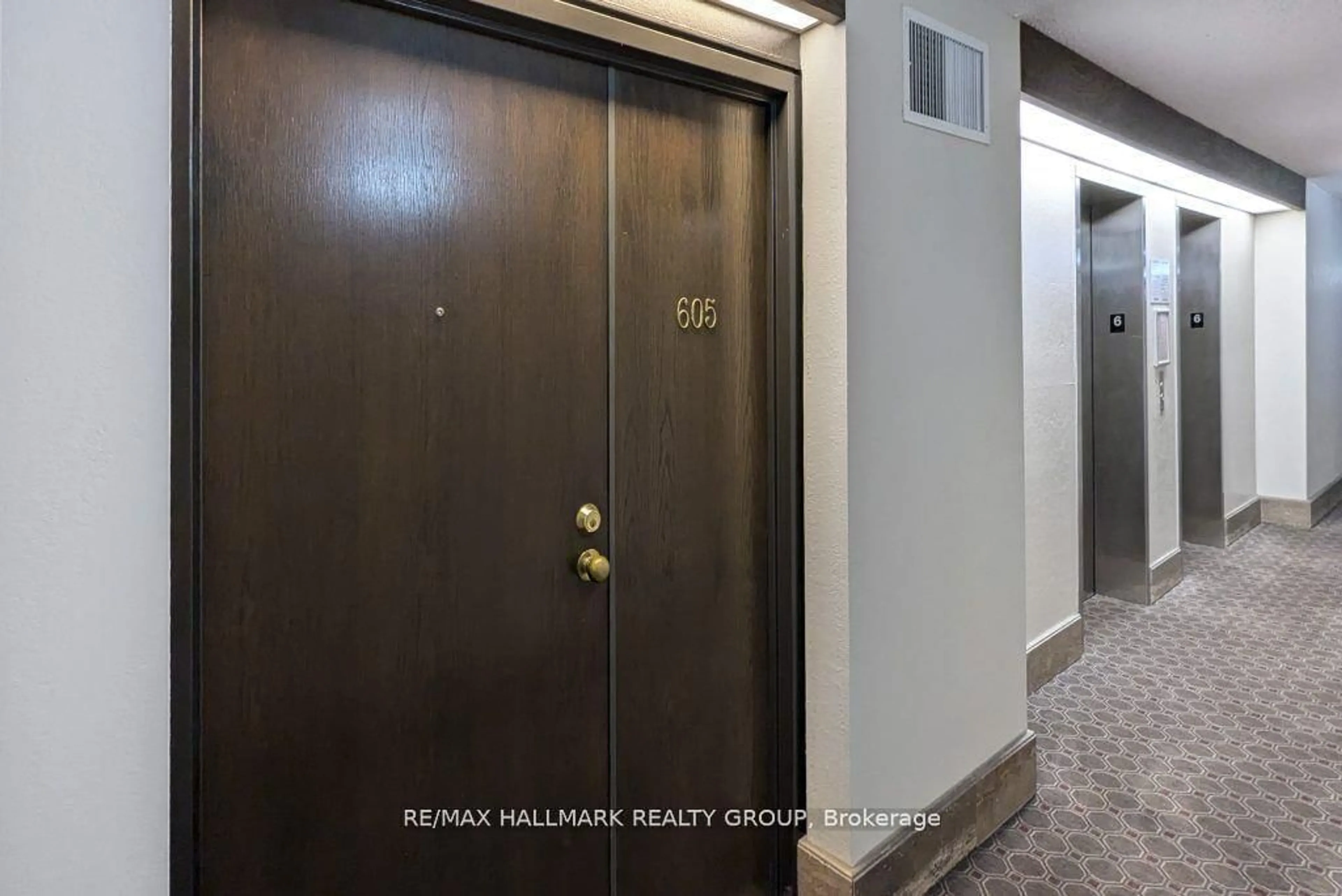 Indoor entryway for 2019 Carling Ave #605, Ottawa Ontario K2A 4A2