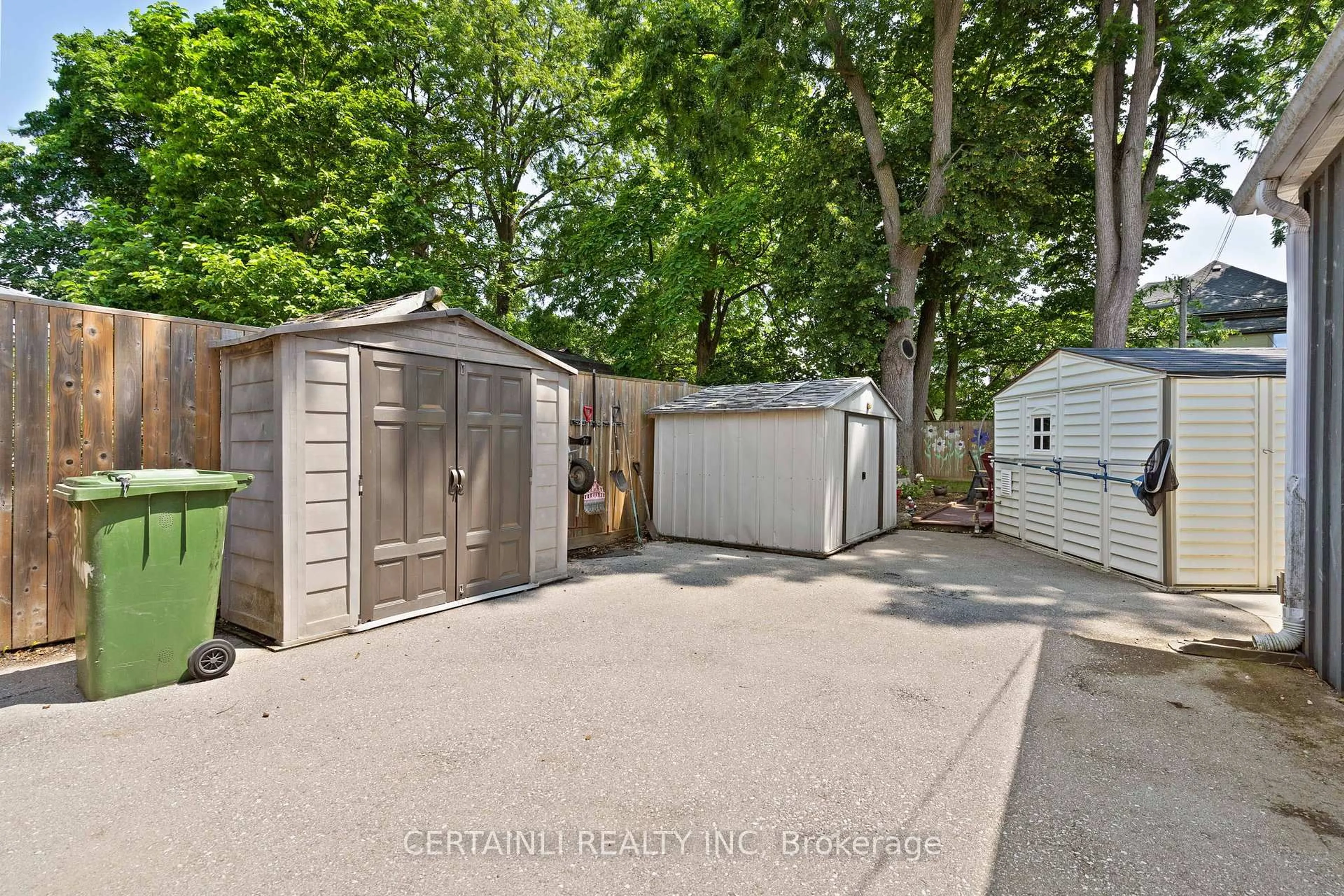 Shed for 39 William St, St. Thomas Ontario N5R 3H1