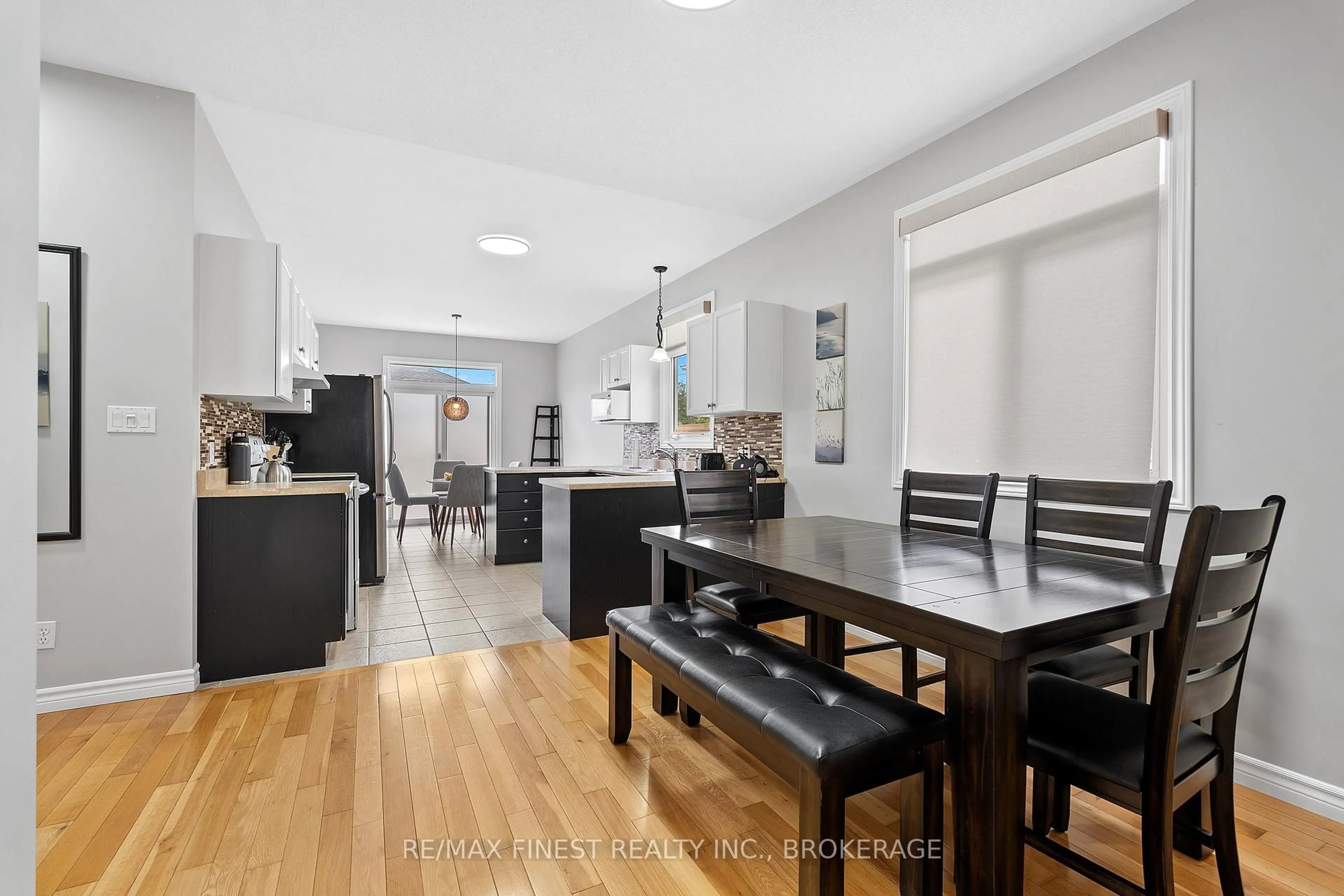 Open concept kitchen, unknown for 995 Swanfield St, Kingston Ontario K7M 0A6