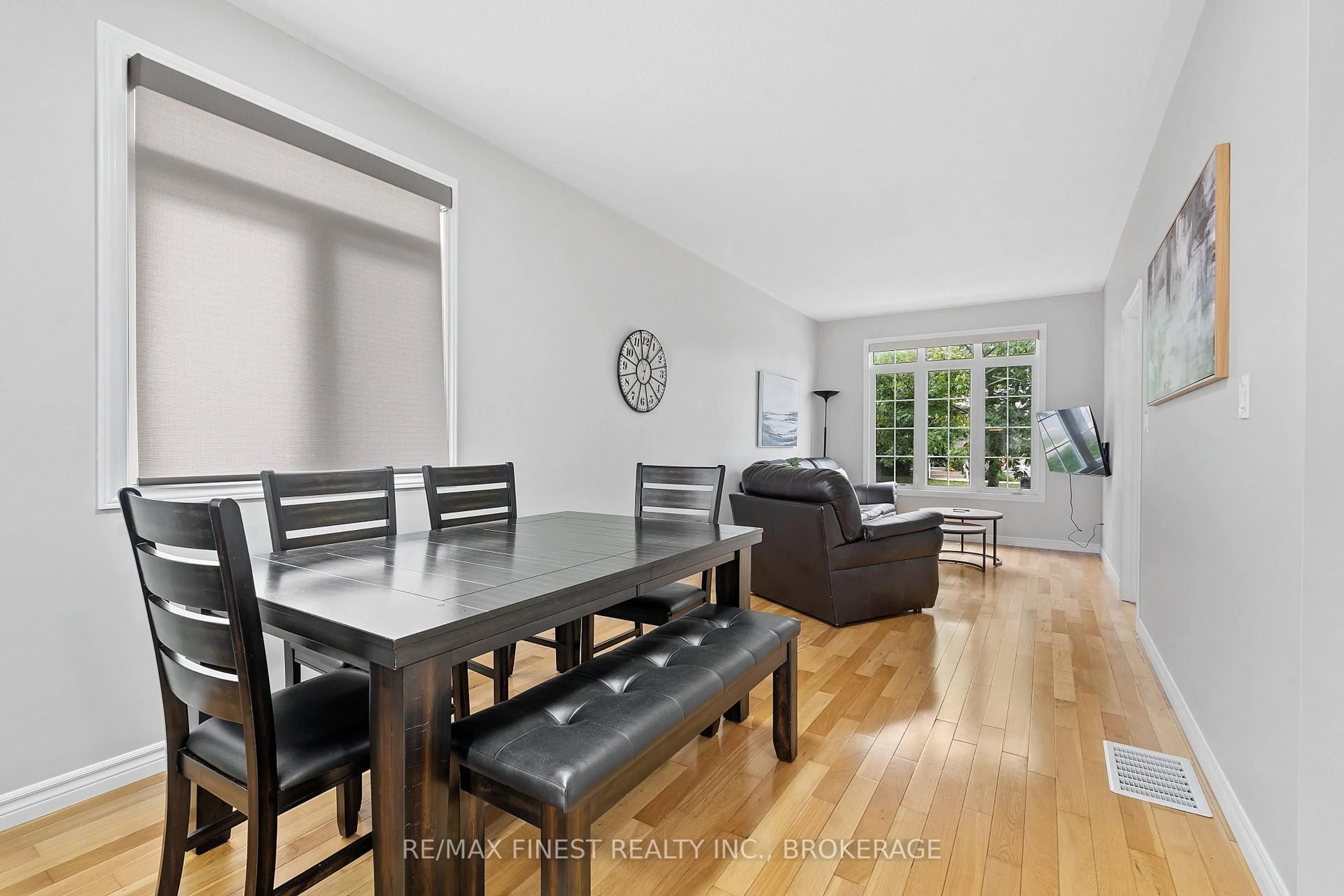 Dining room, wood/laminate floor for 995 Swanfield St, Kingston Ontario K7M 0A6