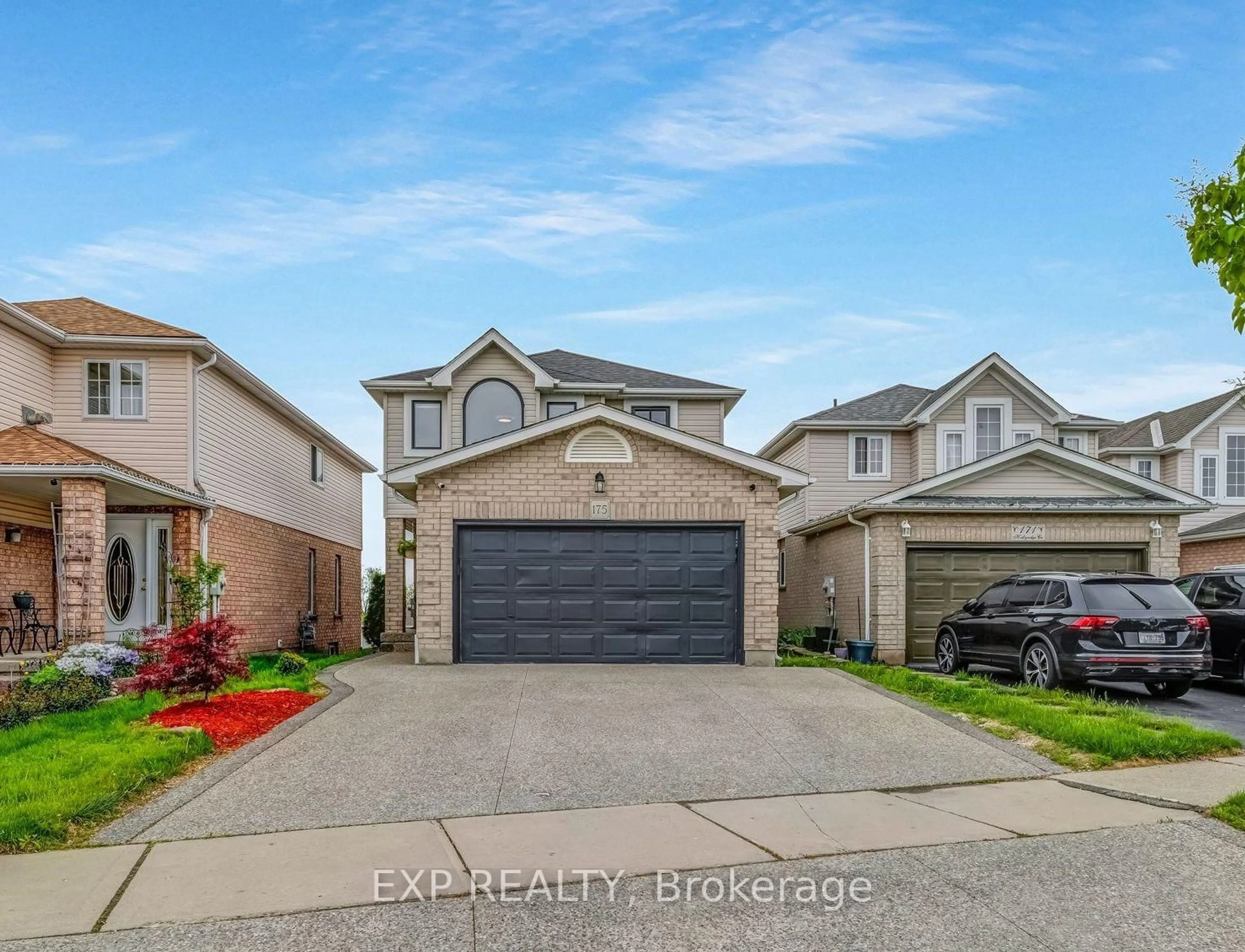 A pic from outside/outdoor area/front of a property/back of a property/a pic from drone, street for 175 Hollyridge Cres, Kitchener Ontario N2N 3N4