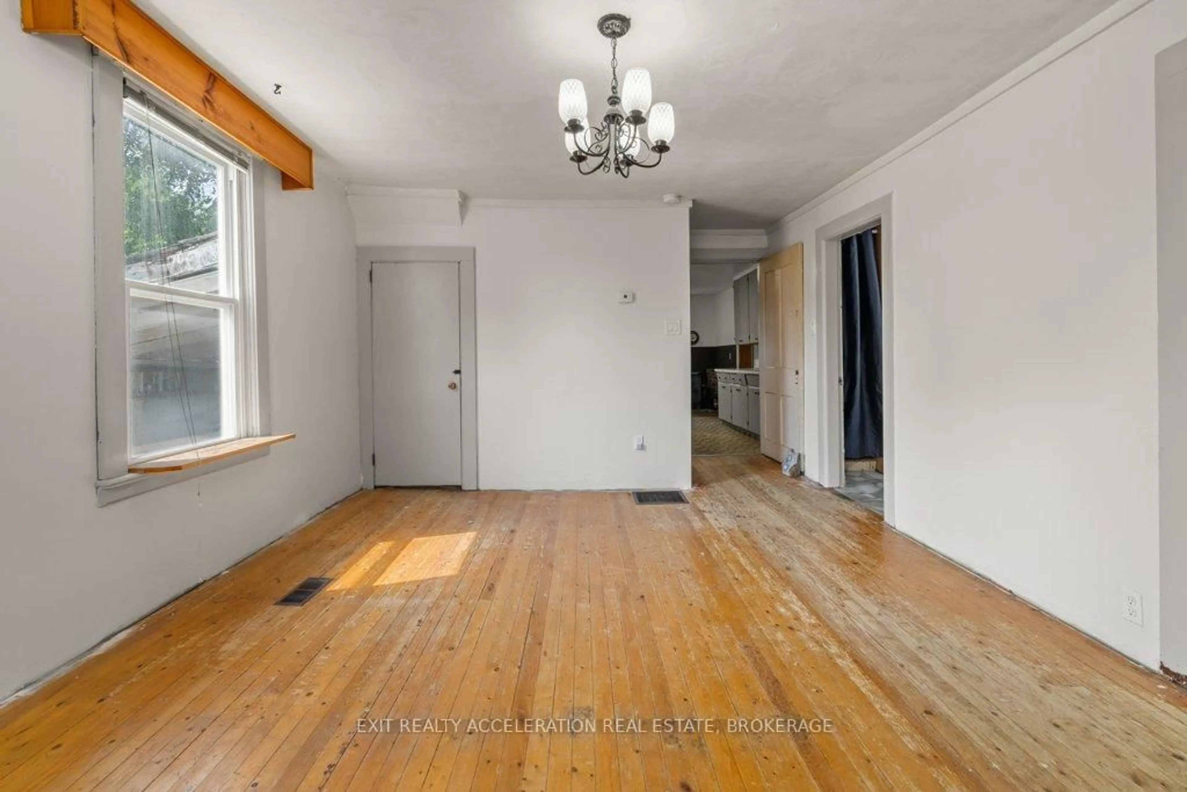 A pic of a room for 548 Moira St, Tweed Ontario K0K 3J0