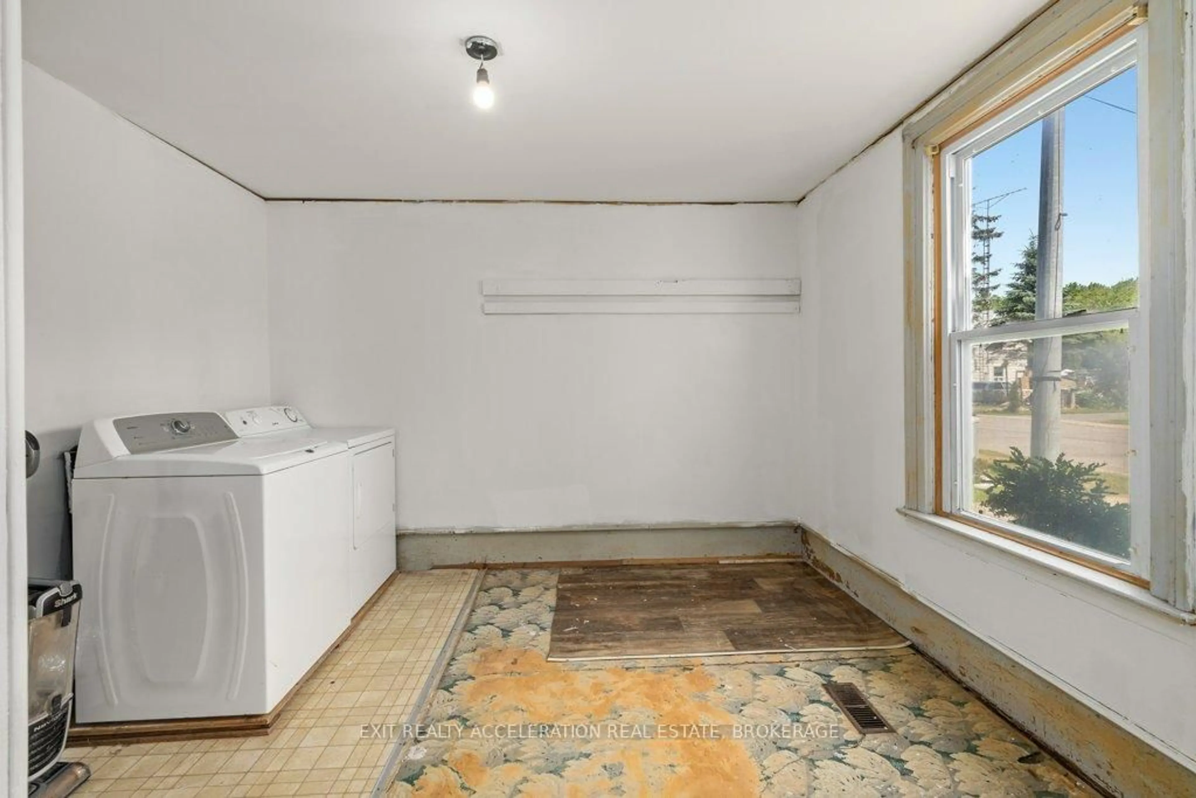 Laundry room for 548 Moira St, Tweed Ontario K0K 3J0
