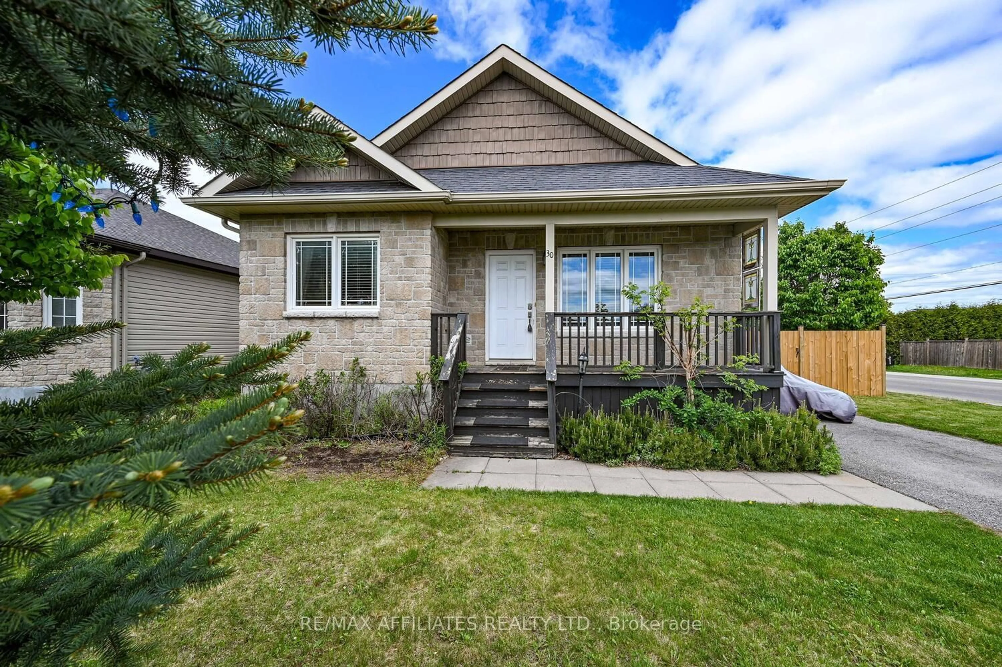 Home with brick exterior material, street for 30 Lee Ave, Smiths Falls Ontario K7A 0A2