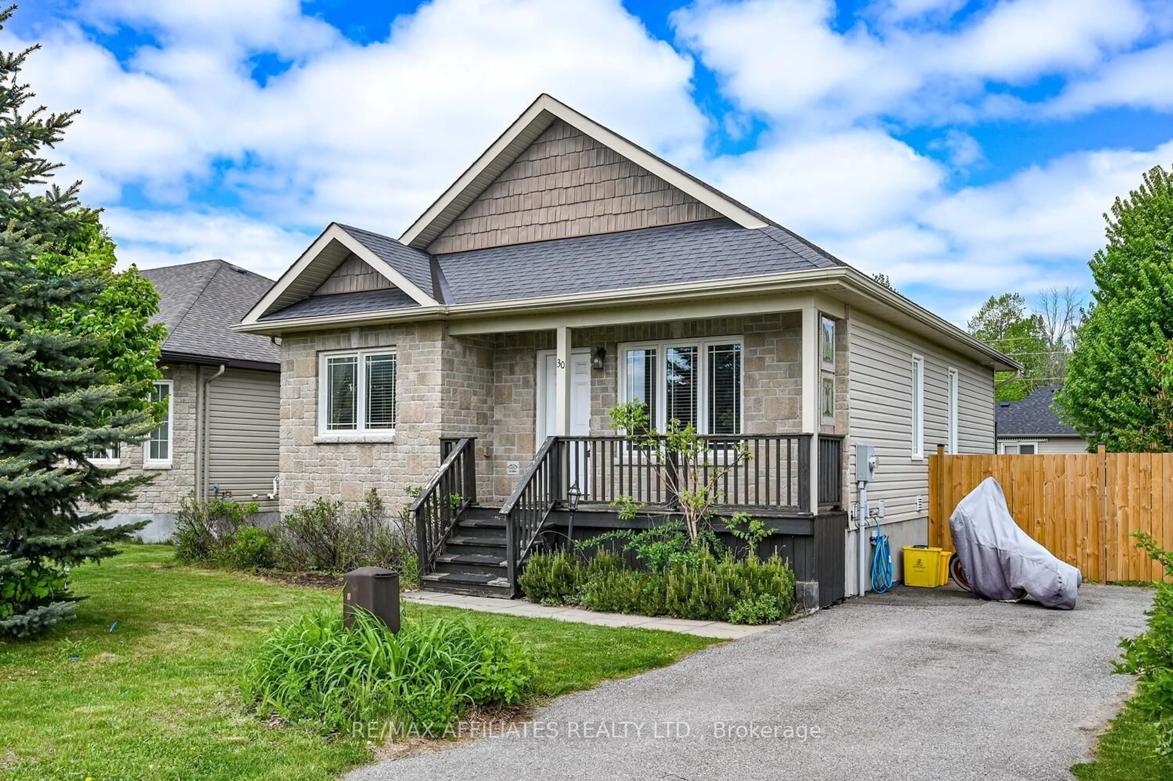 Home with vinyl exterior material, street for 30 Lee Ave, Smiths Falls Ontario K7A 0A2