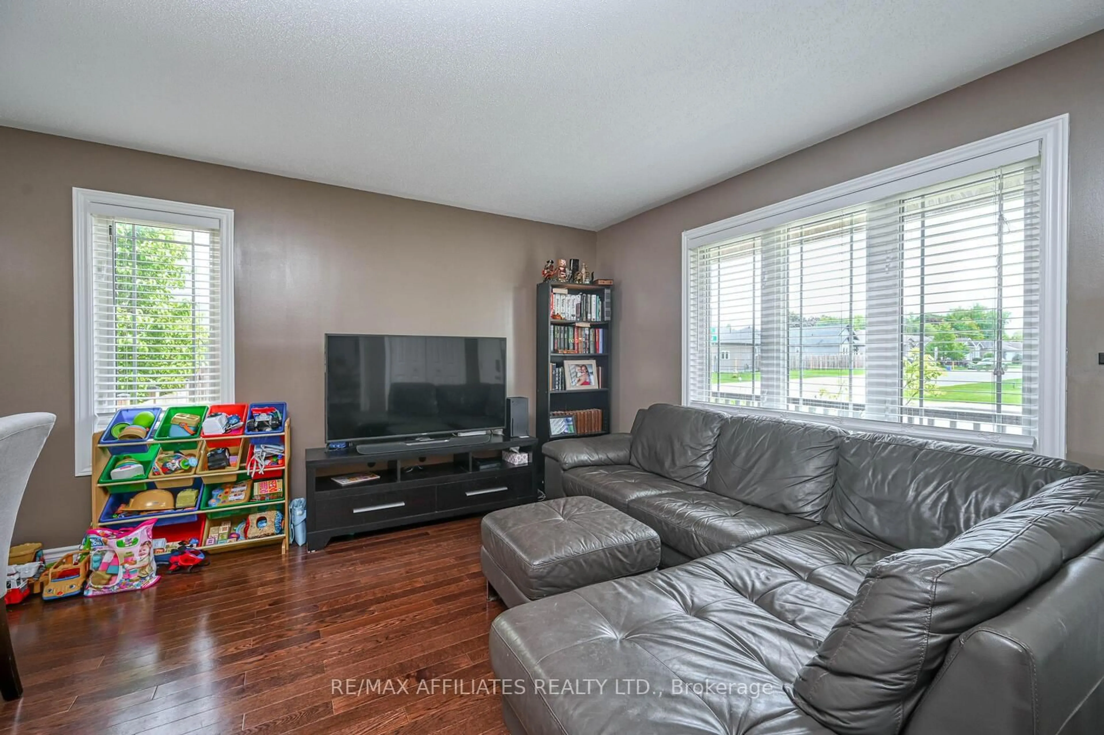 Living room with furniture, unknown for 30 Lee Ave, Smiths Falls Ontario K7A 0A2