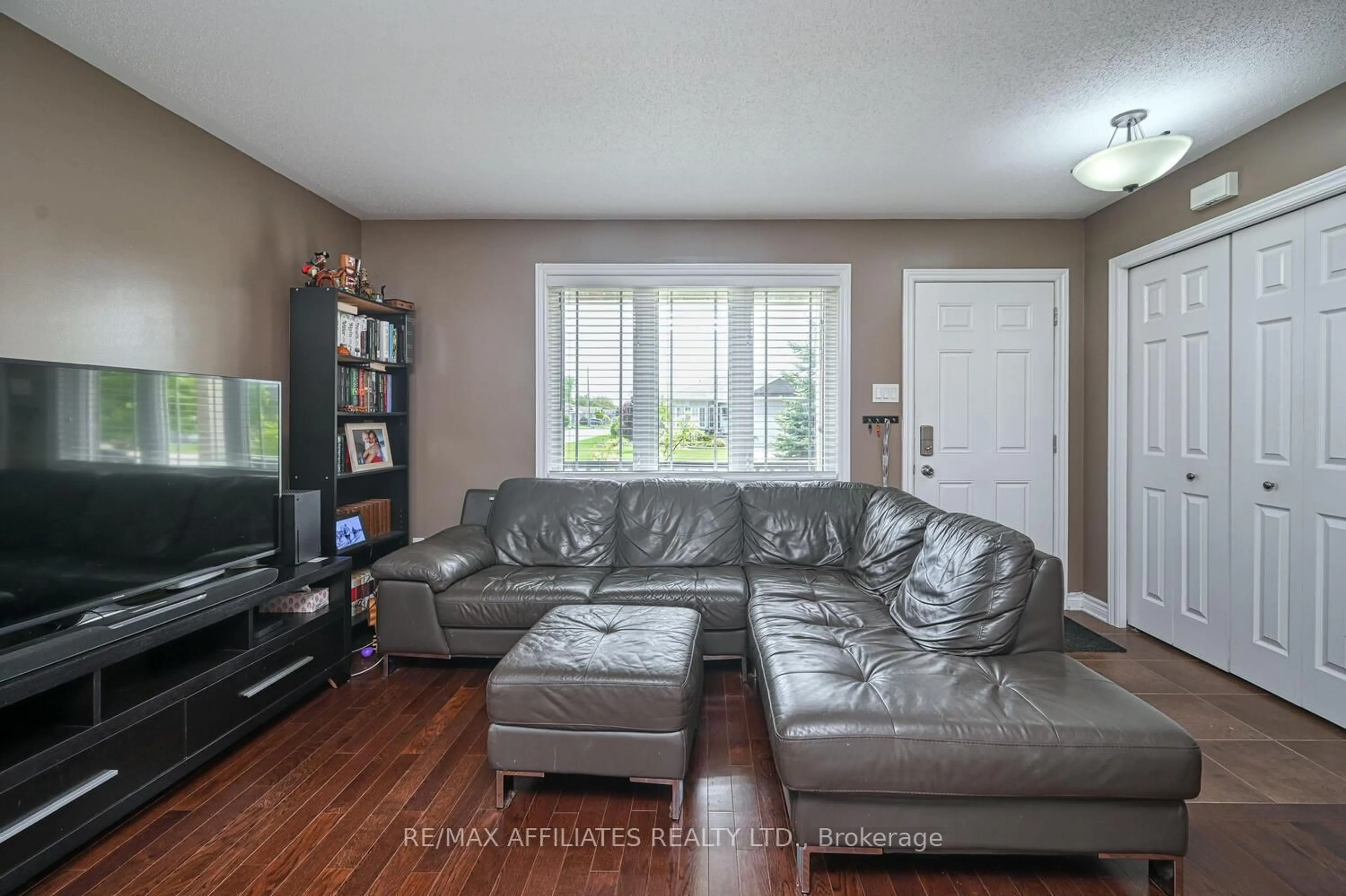 Living room with furniture, unknown for 30 Lee Ave, Smiths Falls Ontario K7A 0A2