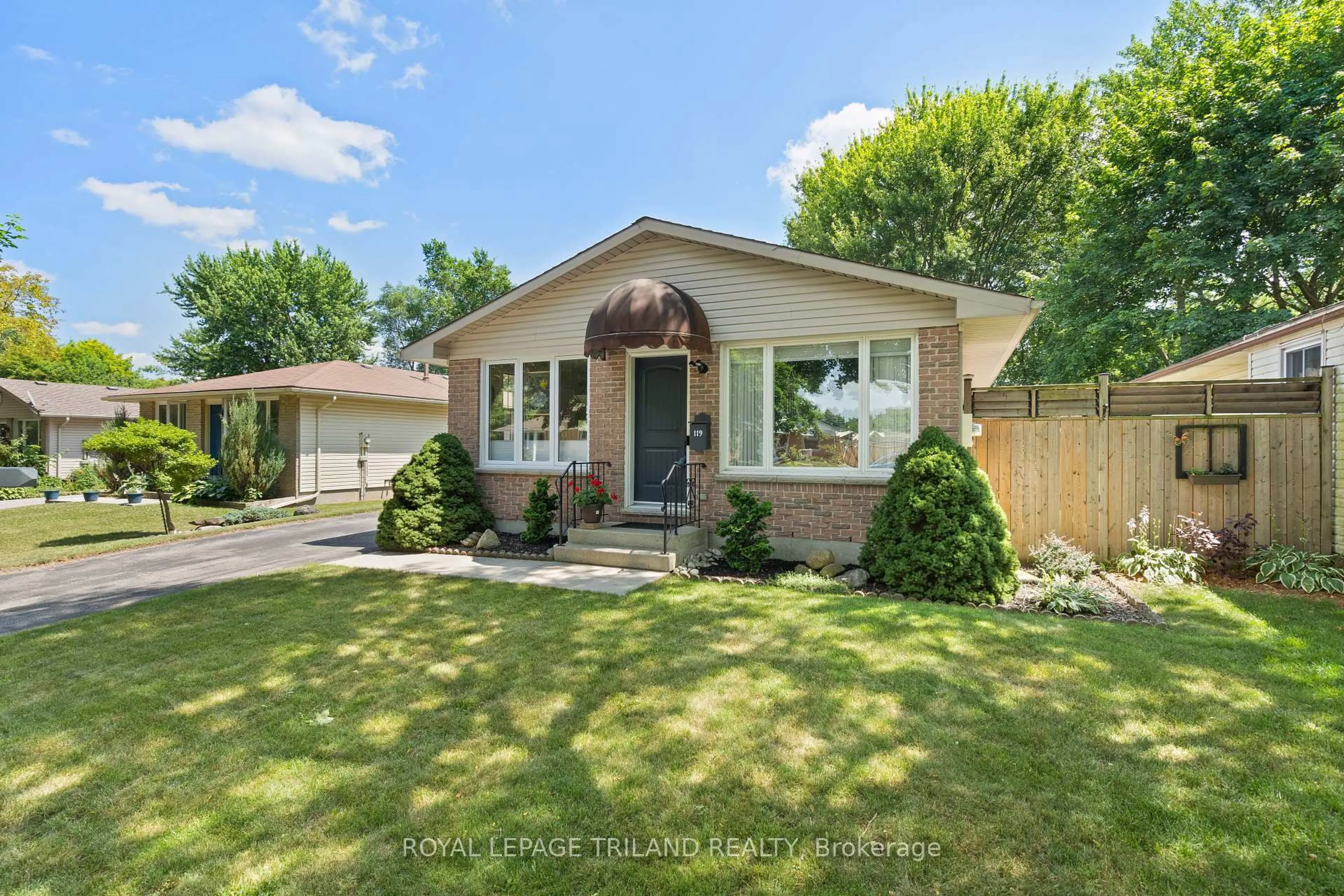 Home with vinyl exterior material, street for 119 Brunswick Ave, London North Ontario N6G 3K5
