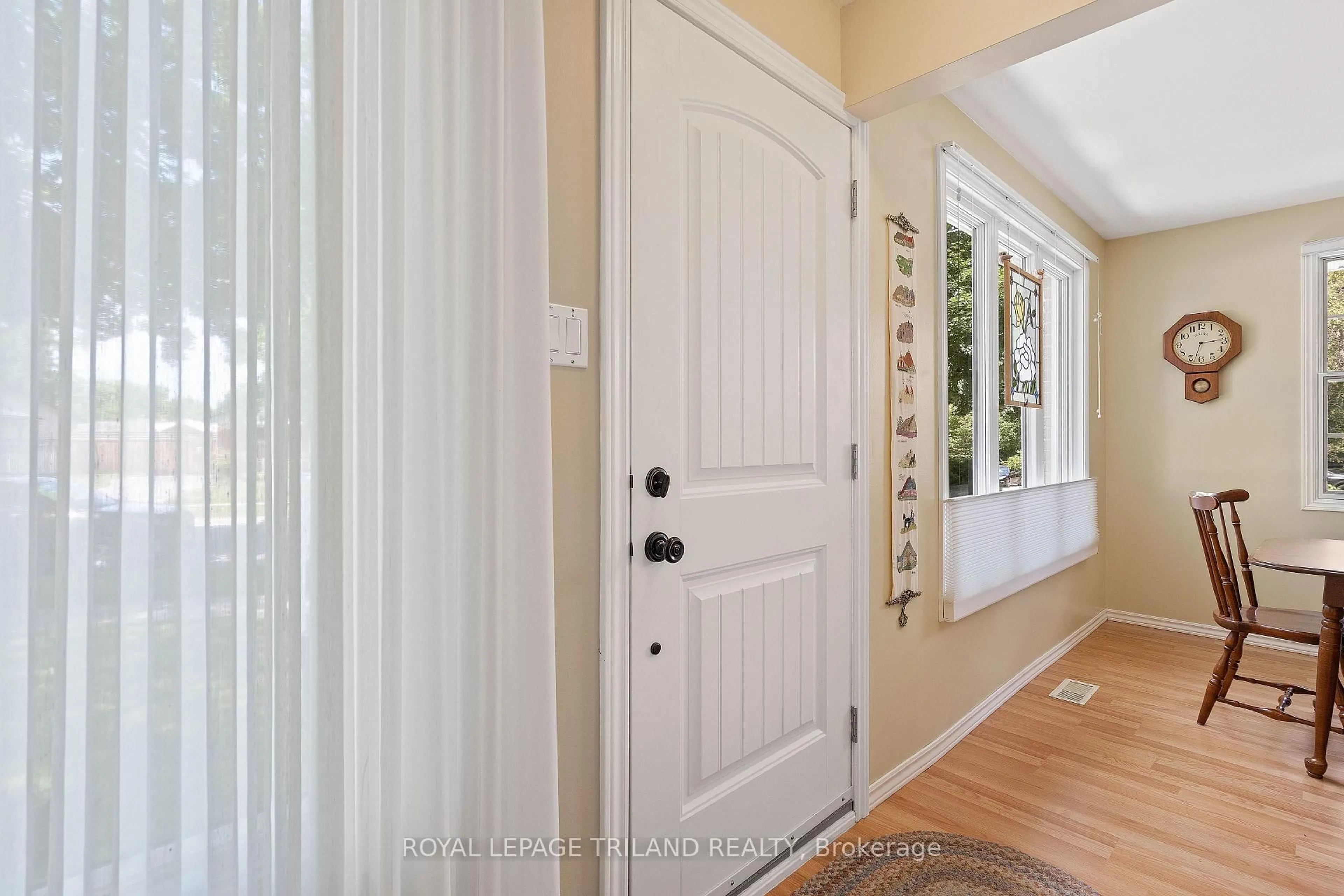 Indoor entryway for 119 Brunswick Ave, London North Ontario N6G 3K5