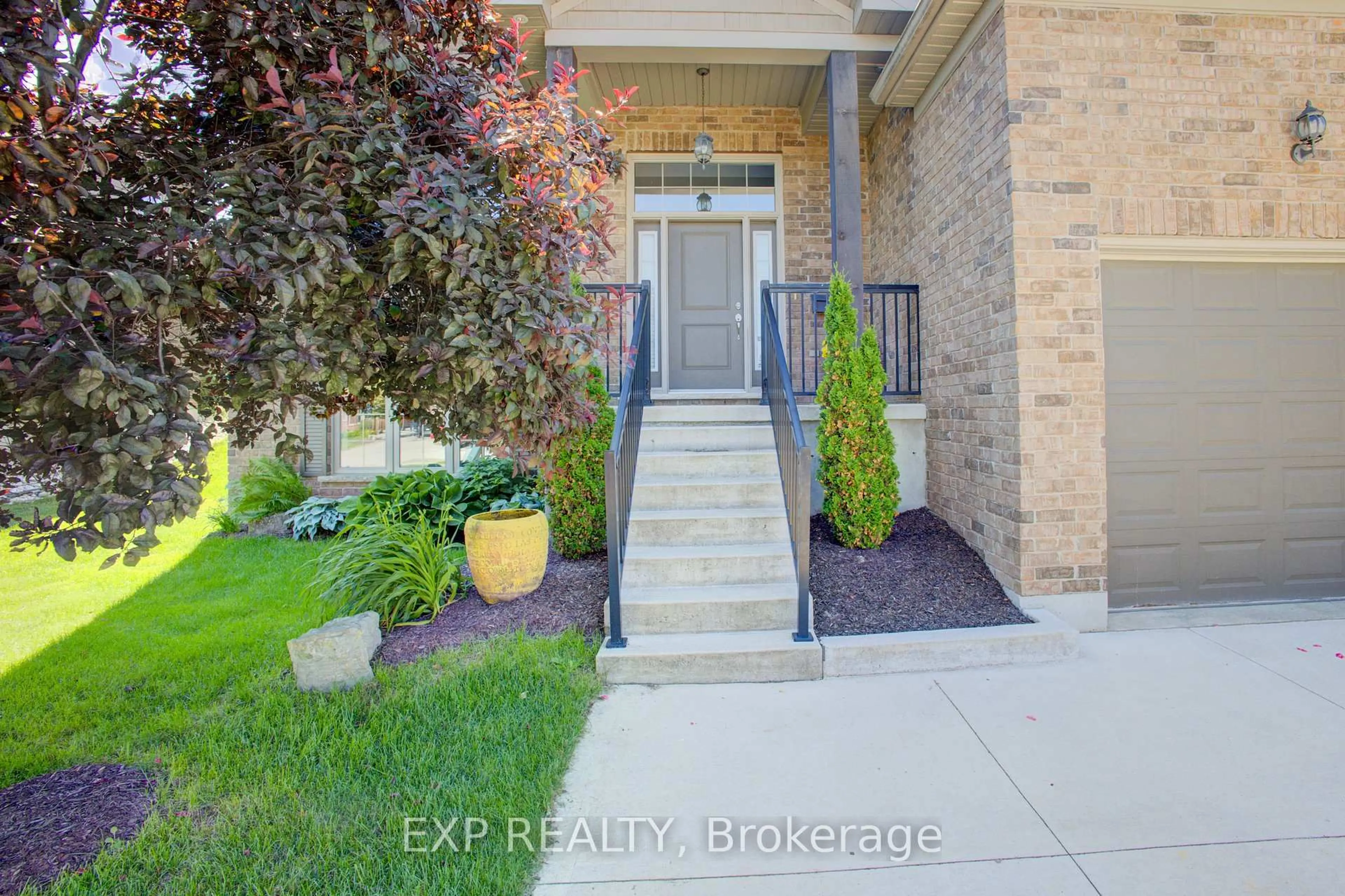 Indoor entryway for 165 River Run Rd, Mapleton Ontario N0G 1P0