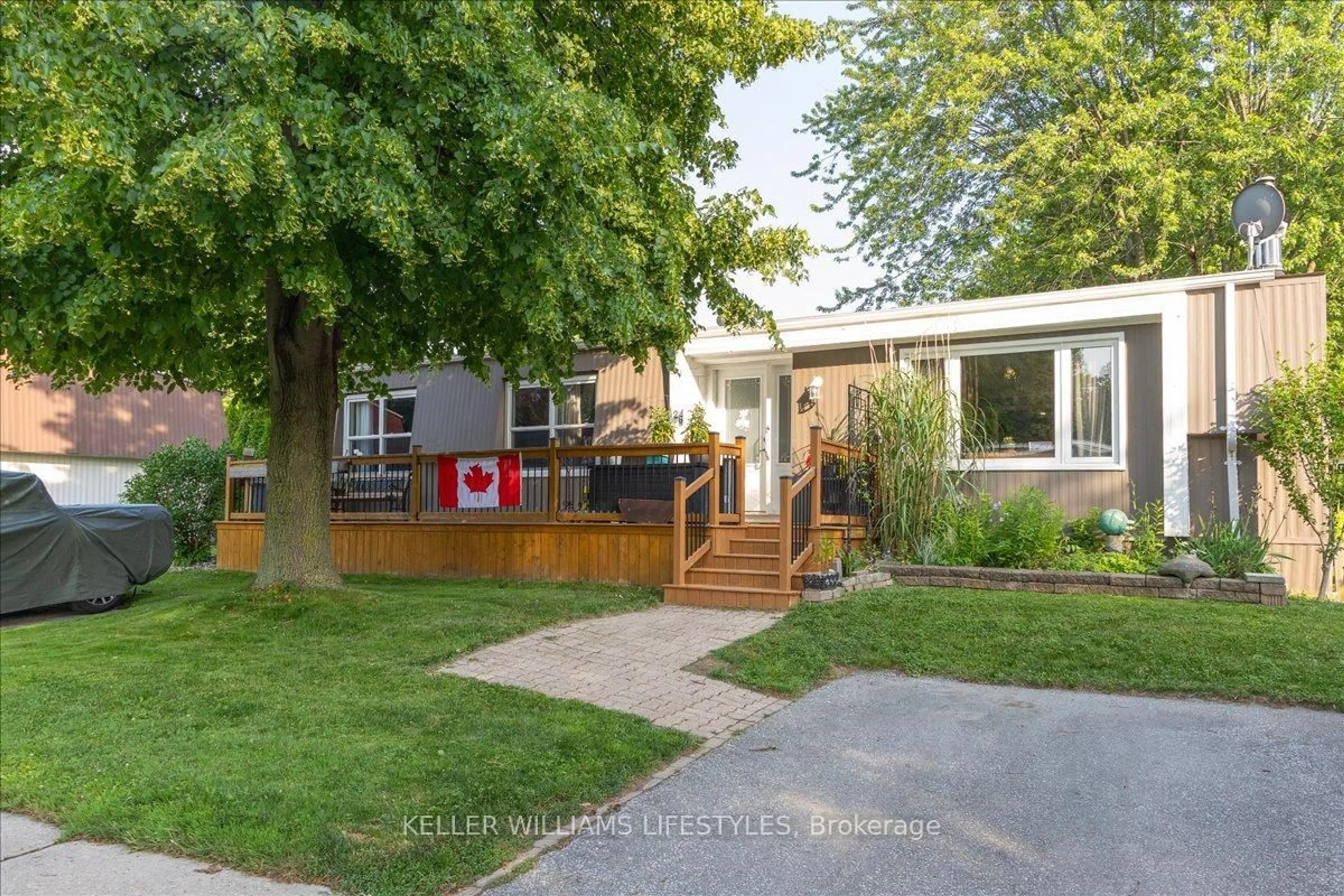 Home with vinyl exterior material, street for 126 PEBBLE BEACH Pkwy, South Huron Ontario N0M 1T0