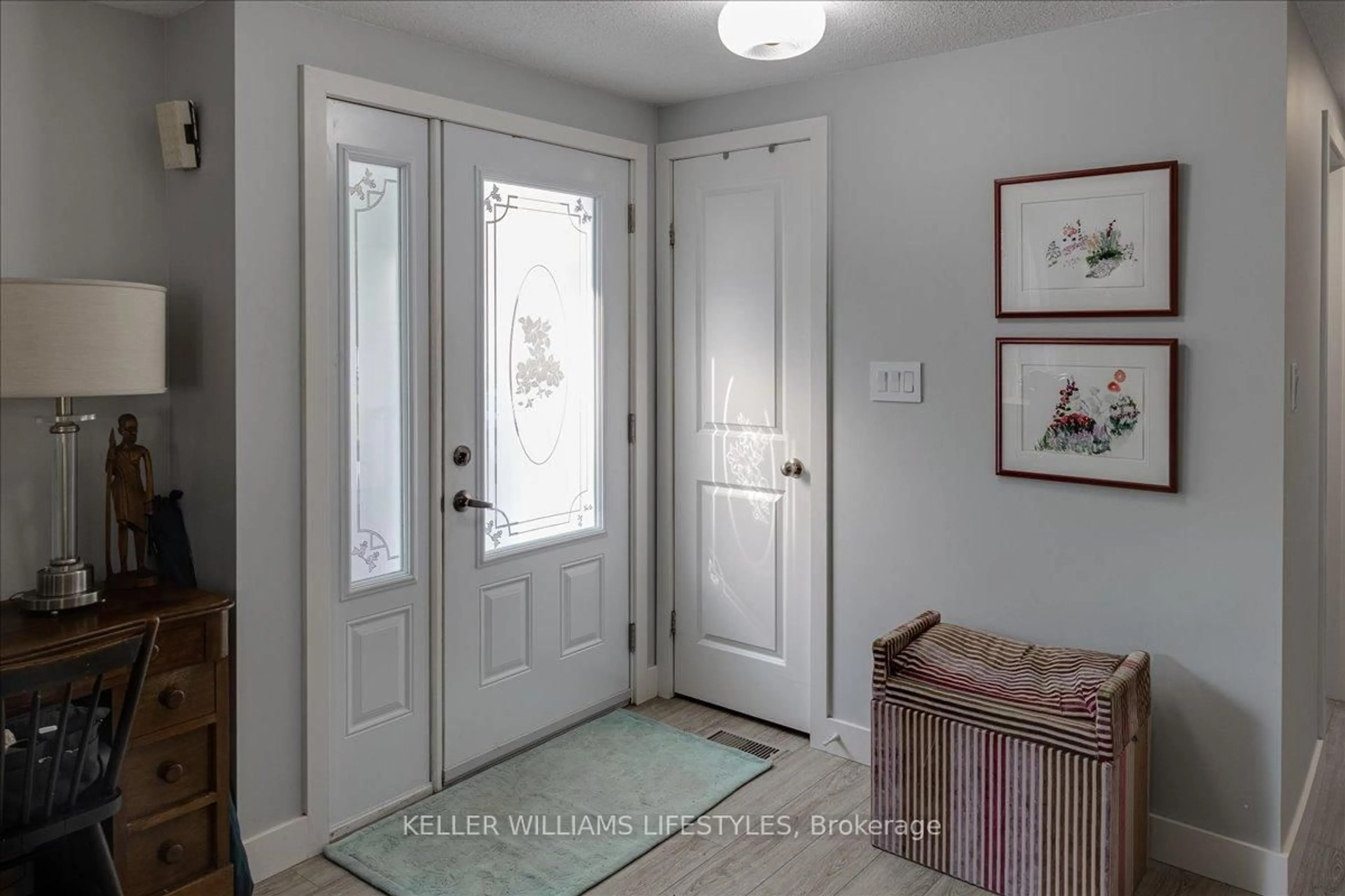 Indoor entryway for 126 PEBBLE BEACH Pkwy, South Huron Ontario N0M 1T0