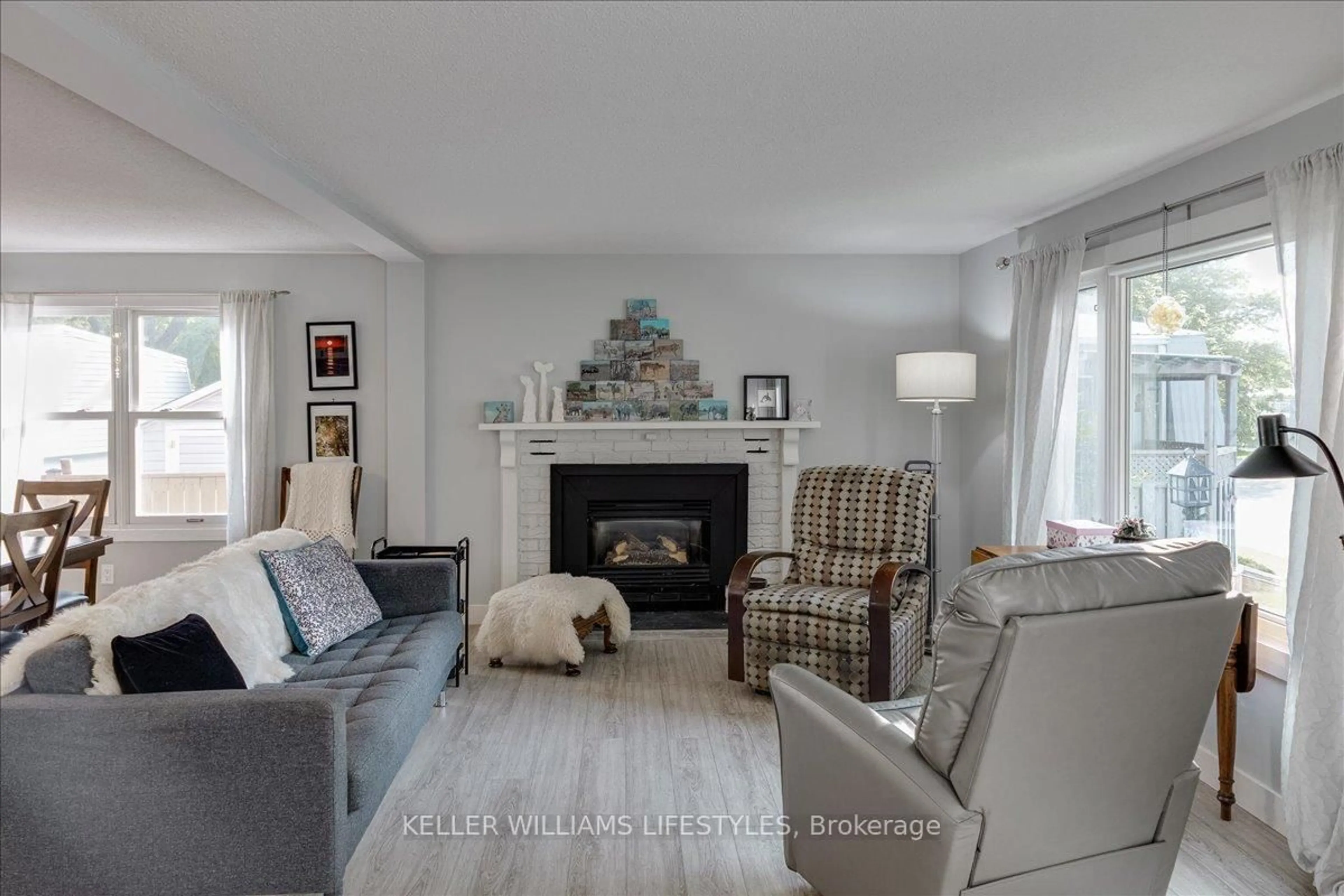 Living room with furniture, unknown for 126 PEBBLE BEACH Pkwy, South Huron Ontario N0M 1T0