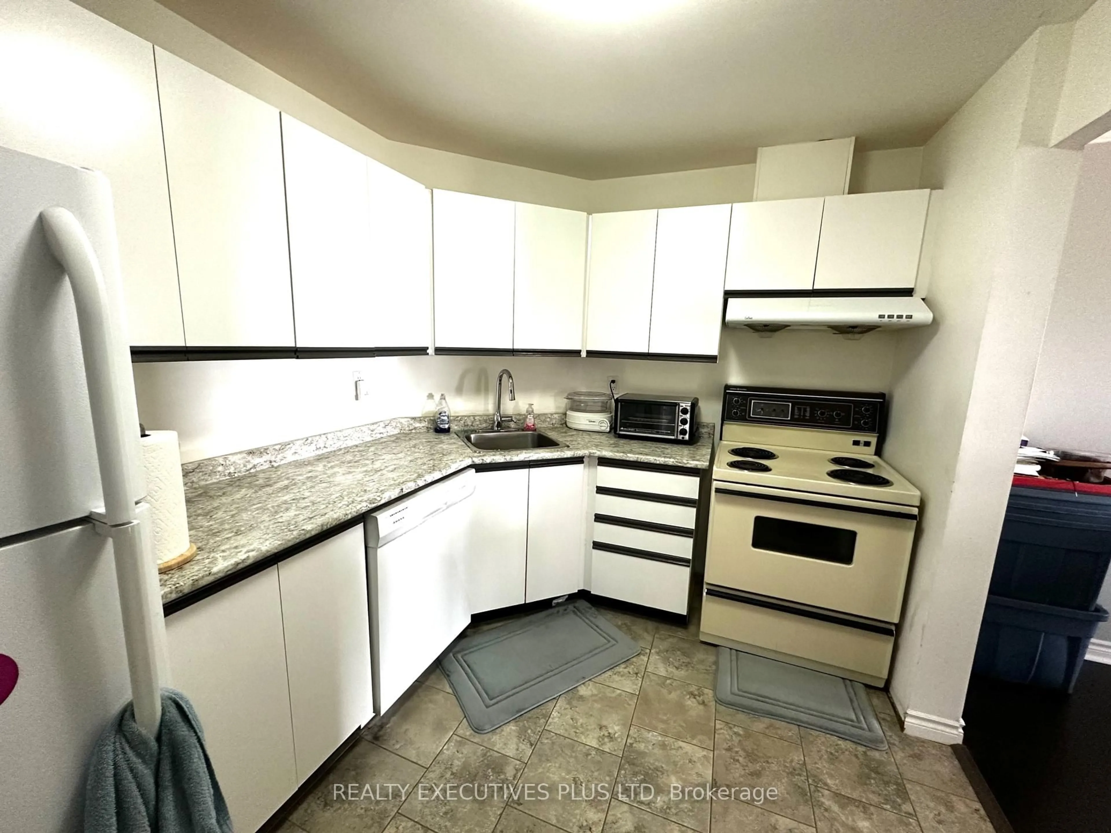 Standard kitchen, unknown for 858 Commissioners Rd #806, London South Ontario N6C 5Y5