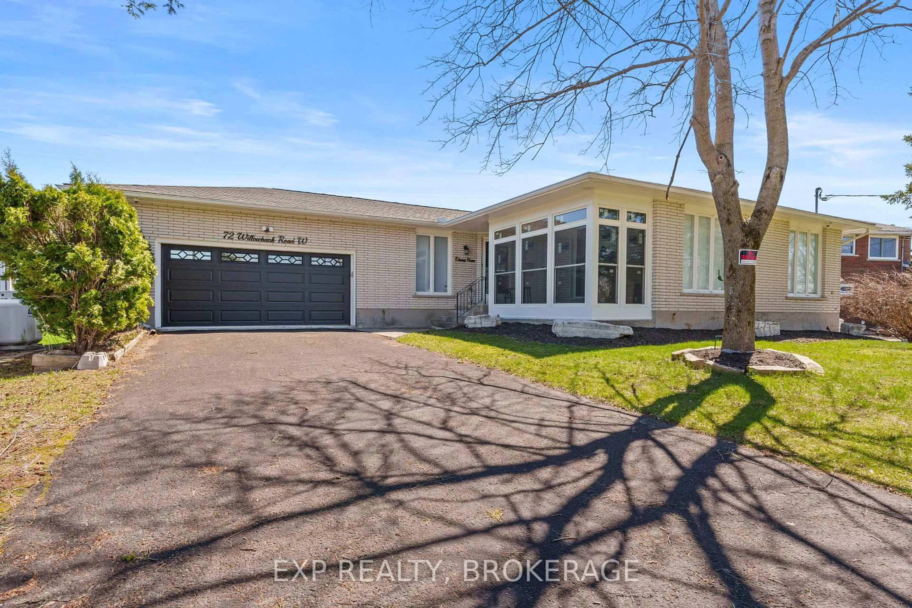 Home with vinyl exterior material, street for 72 WILLOWBANK Rd, Front of Leeds & Seeleys Bay Ontario K7G 2V5