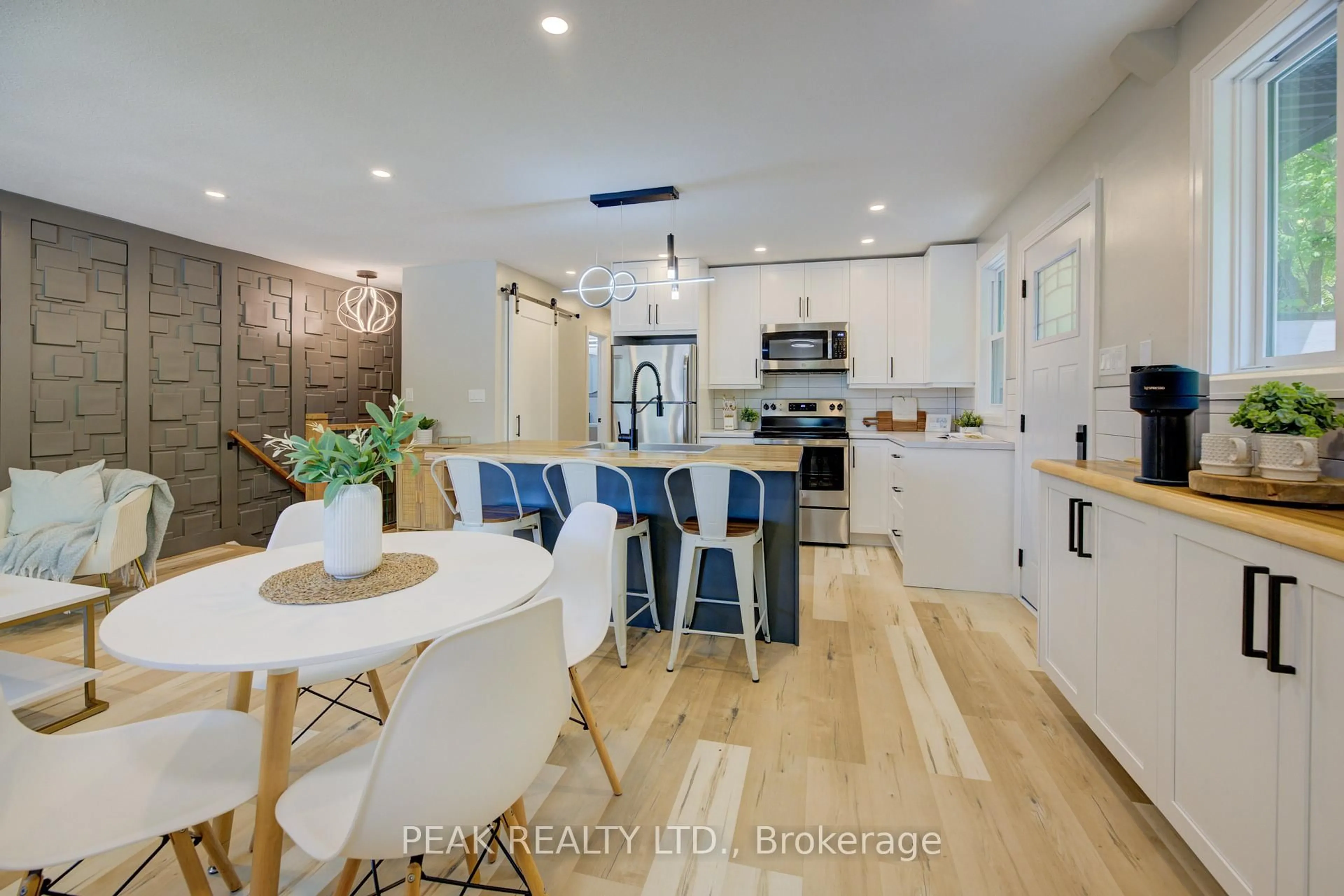 Open concept kitchen, ceramic/tile floor for 193 Bay St, Woodstock Ontario N4S 8H7