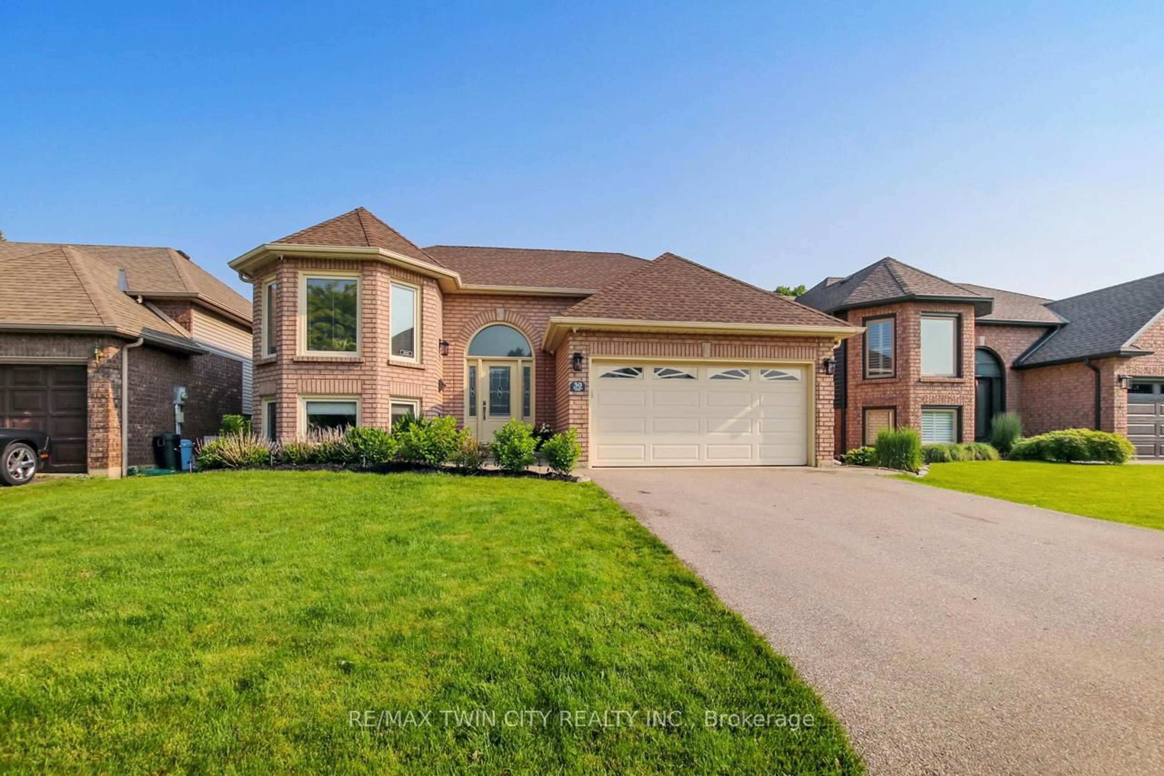 Home with brick exterior material, street for 30 McIntosh Crt, Brantford Ontario N3R 5W9