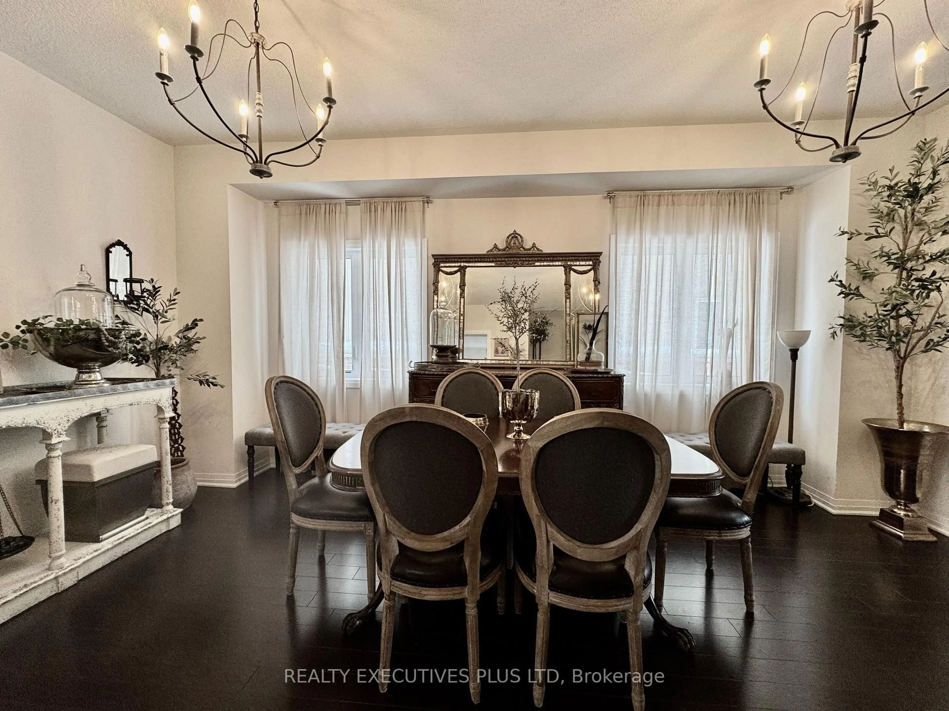 Dining room, wood/laminate floor for 27 Jenkins St, East Luther Grand Valley Ontario L9W 7R2