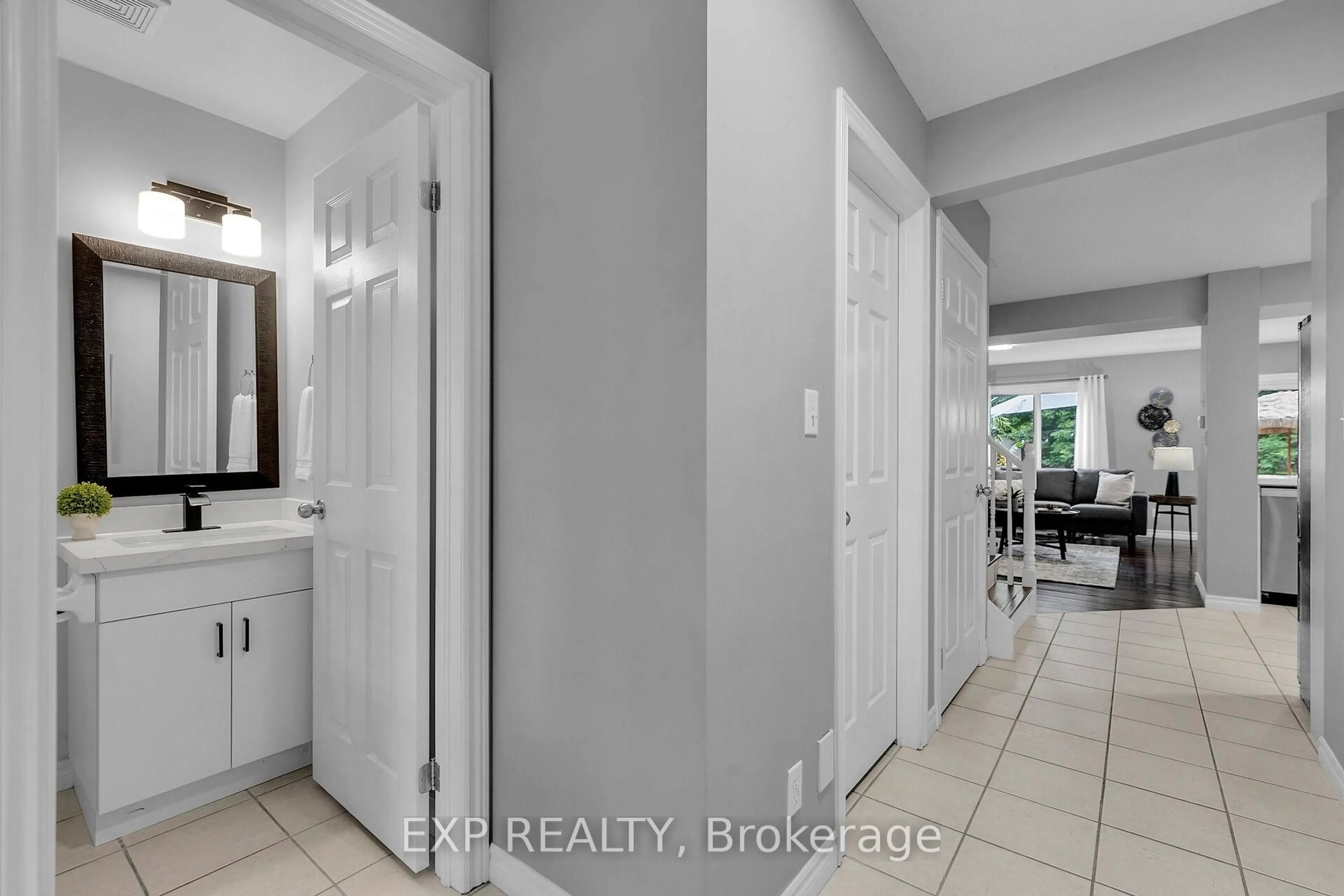Indoor entryway for 474 Colt St, Waterloo Ontario N2K 4N8