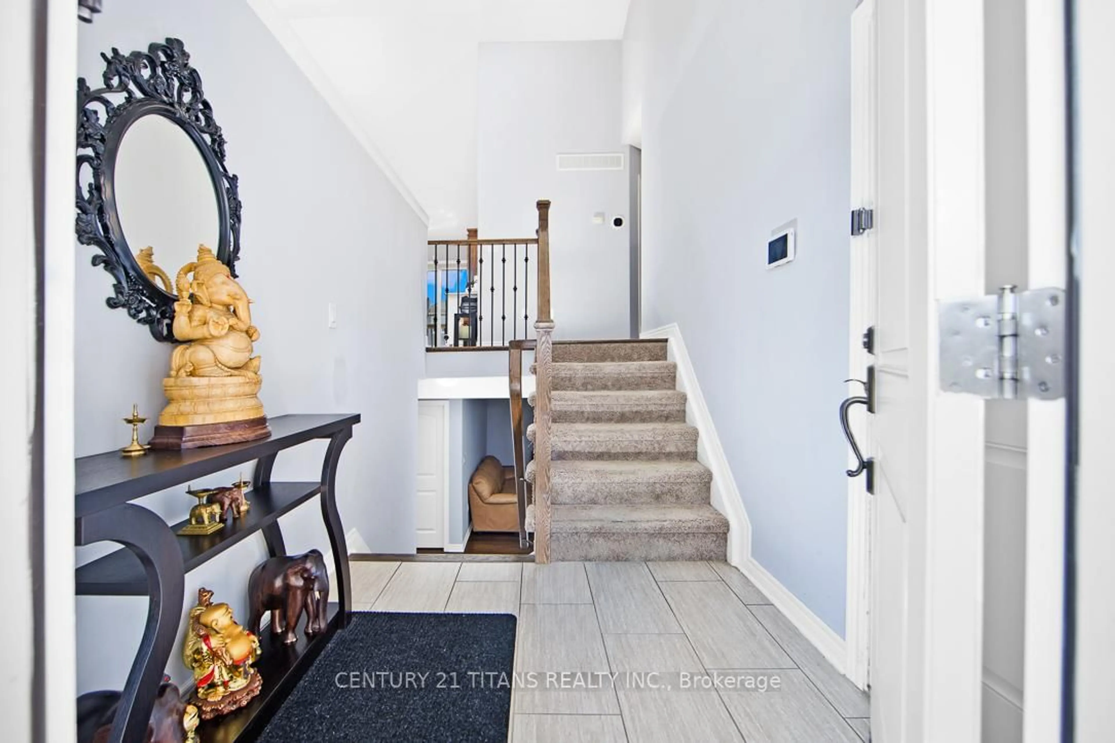 Indoor entryway for 6342 Sam Iorfida Dr, Niagara Falls Ontario L2G 0H4