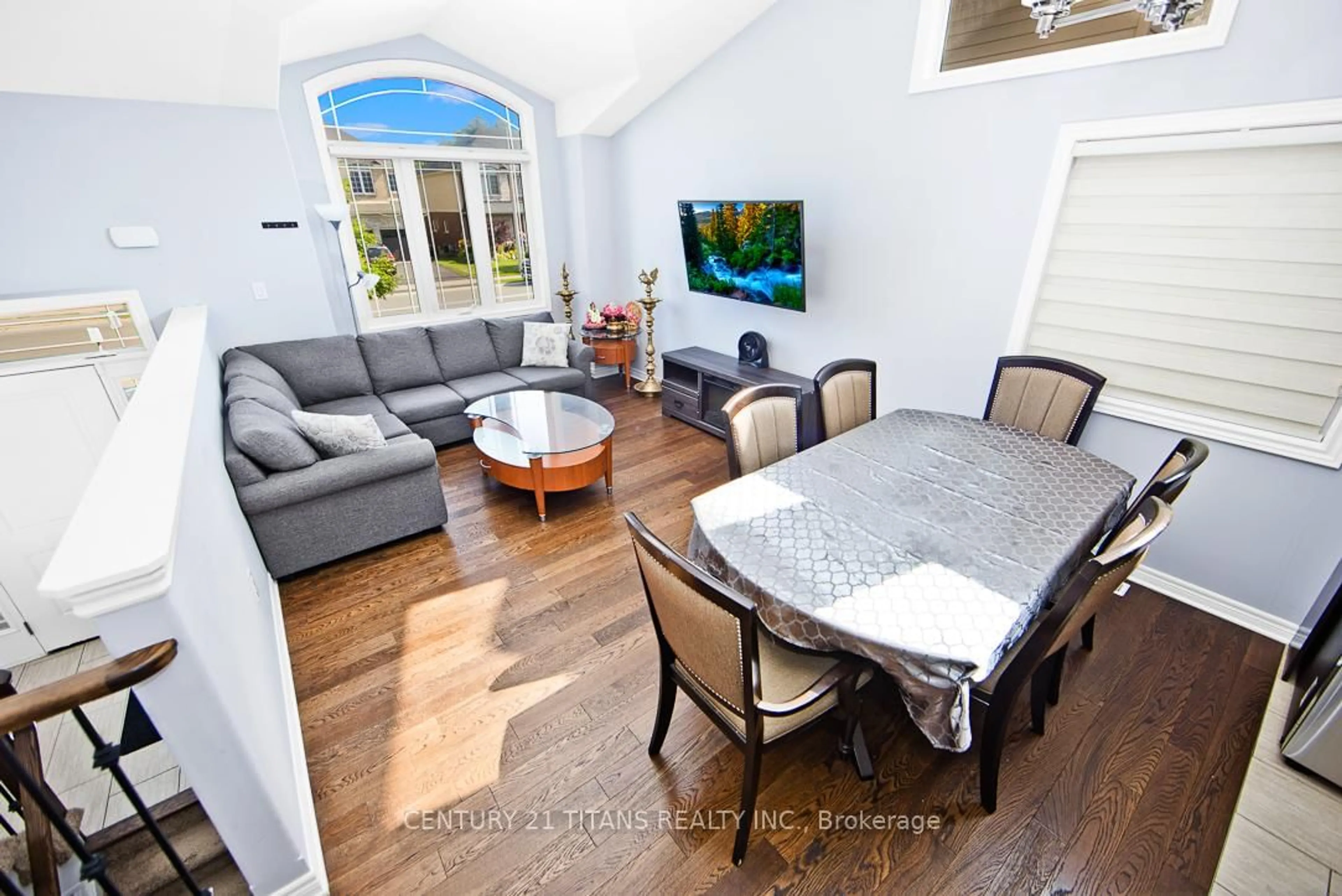 Dining room, wood/laminate floor for 6342 Sam Iorfida Dr, Niagara Falls Ontario L2G 0H4