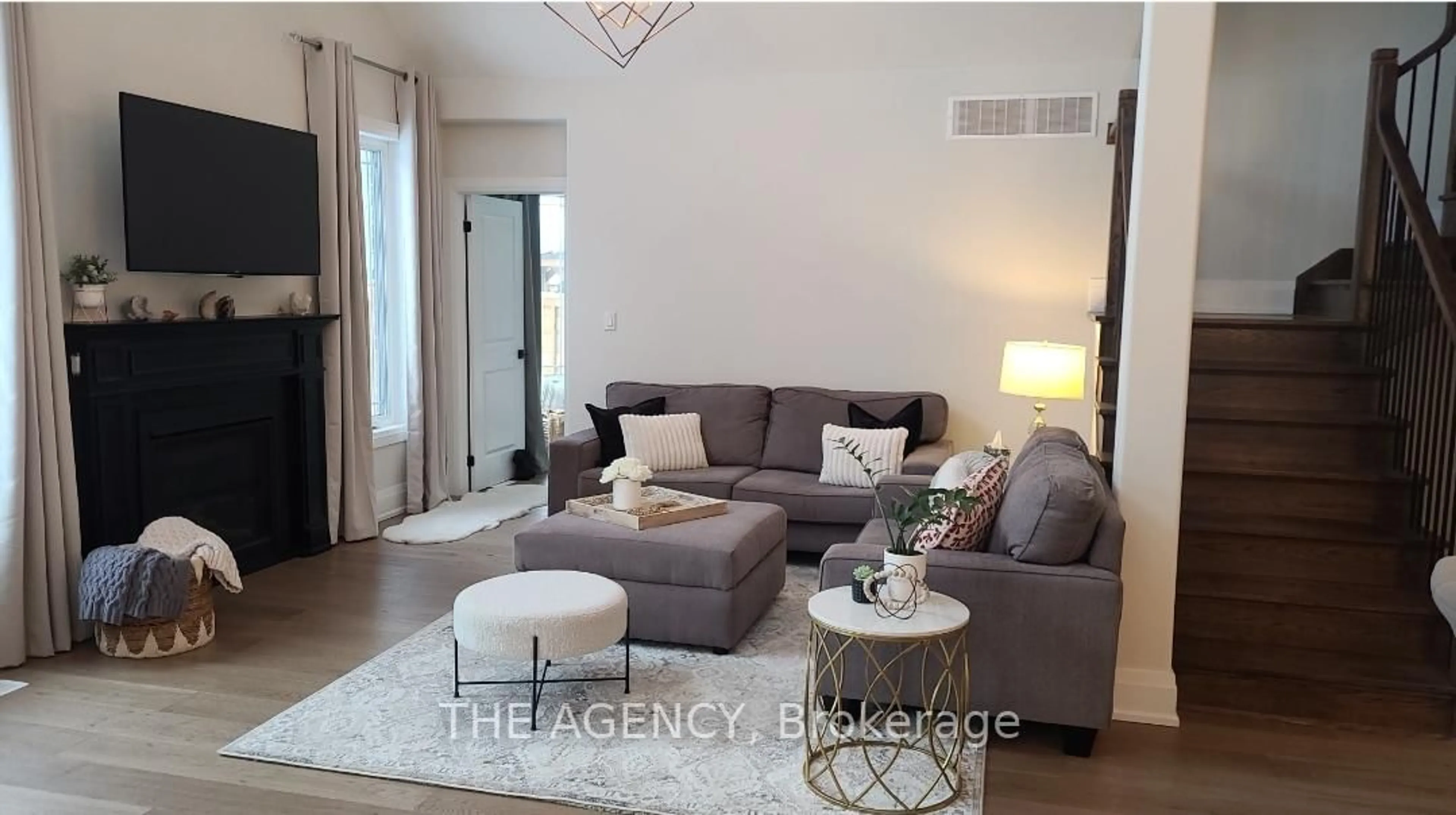 Living room with furniture, unknown for 425 Melling Ave, Peterborough North Ontario K9H 0J2
