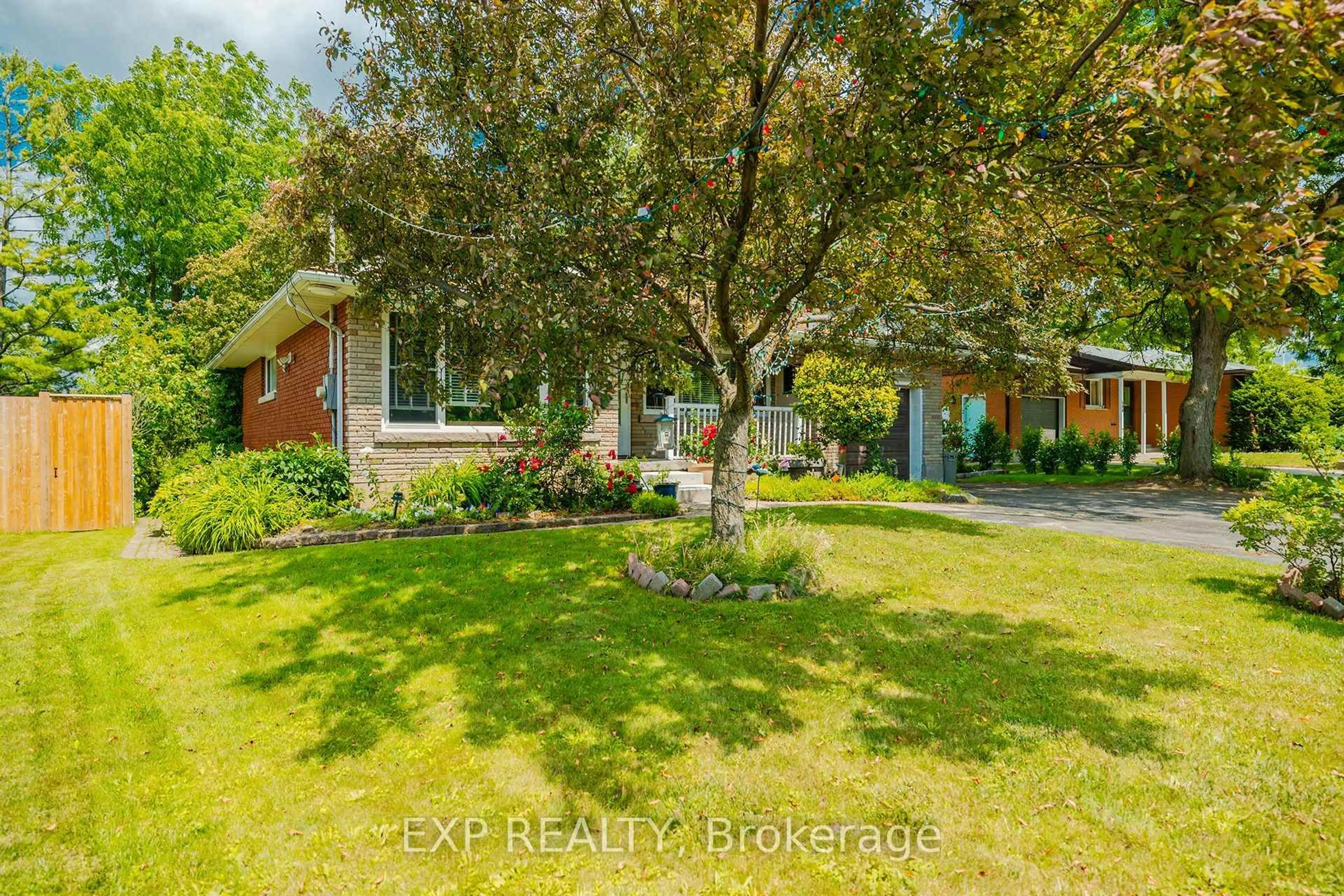 A pic from outside/outdoor area/front of a property/back of a property/a pic from drone, street for 392 Fischer Hallman Rd, Kitchener Ontario N2M 4Y1